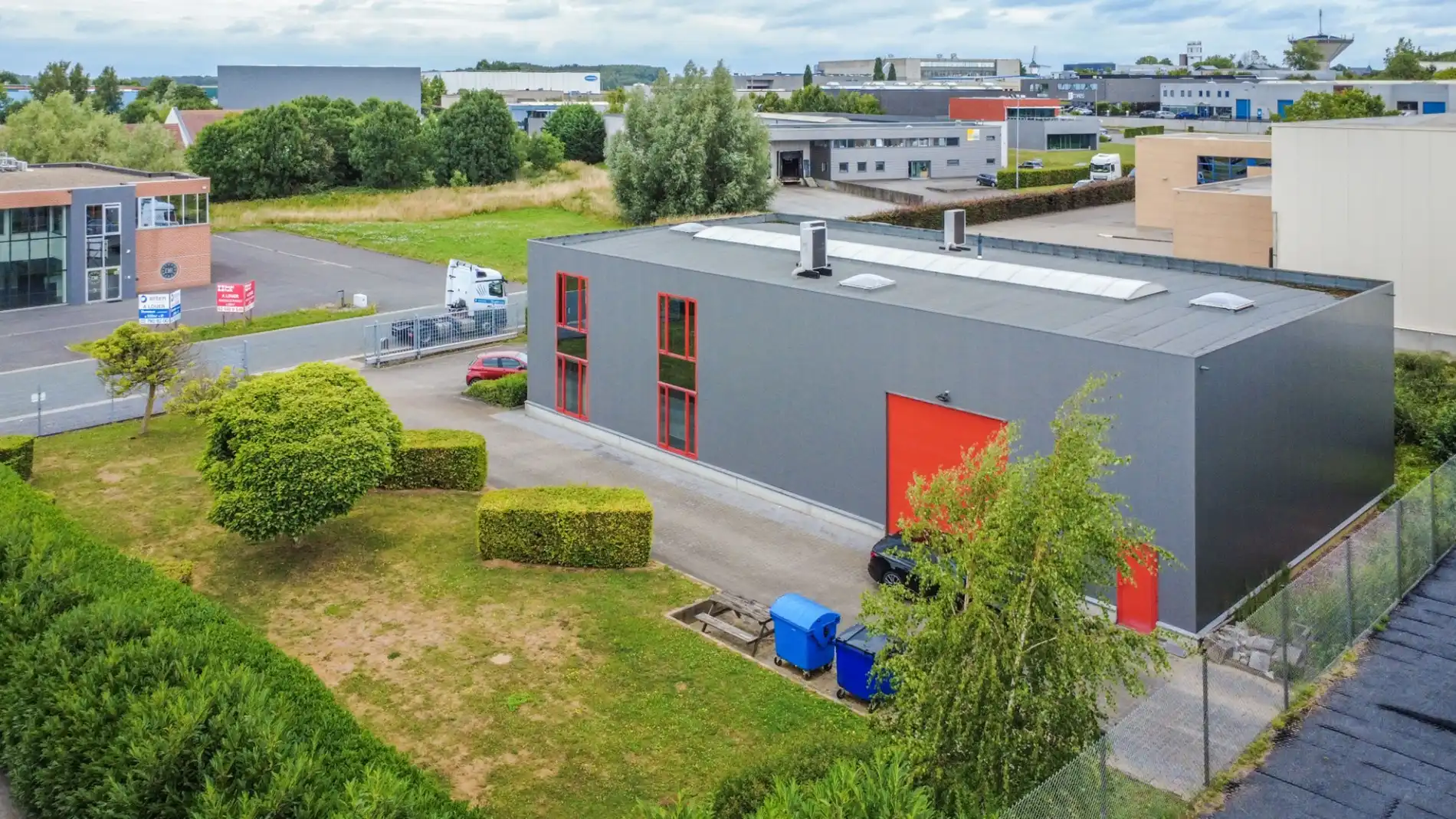 RUIM & COMM TOP GELEGEN INDUSTRIEEL GEBOUW ! foto 4