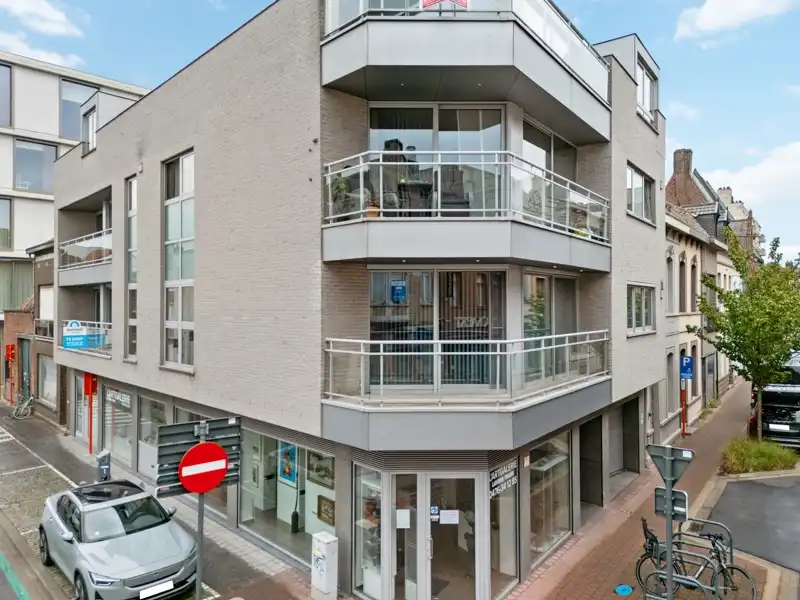 Roeselare-stadskern. Ruim en royaal wonen in het hart van Roeselare - dichtbij de Grote Markt&nbsp; Ruimte, licht, comfort en een absolute topligging. foto 25