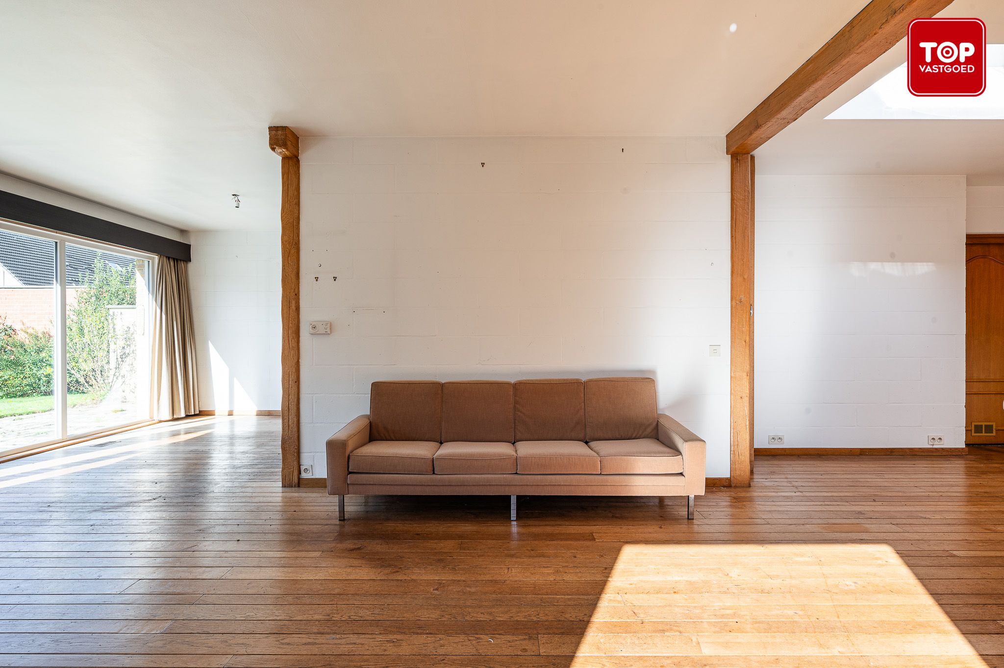 Modernistische bungalow uit de jaren '70 met prachtig zicht, veel potentieel en ideale ligging foto 2