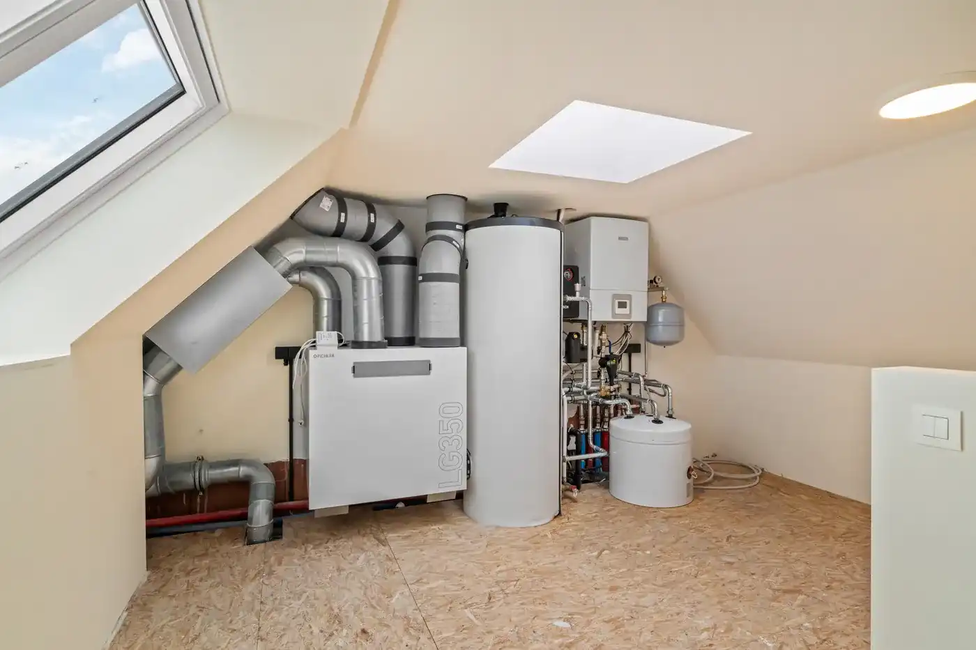 Instapklare ruime nieuwbouwwoning met 4 slaapkamers nabij het centrum en de markt van Knokke. foto 23