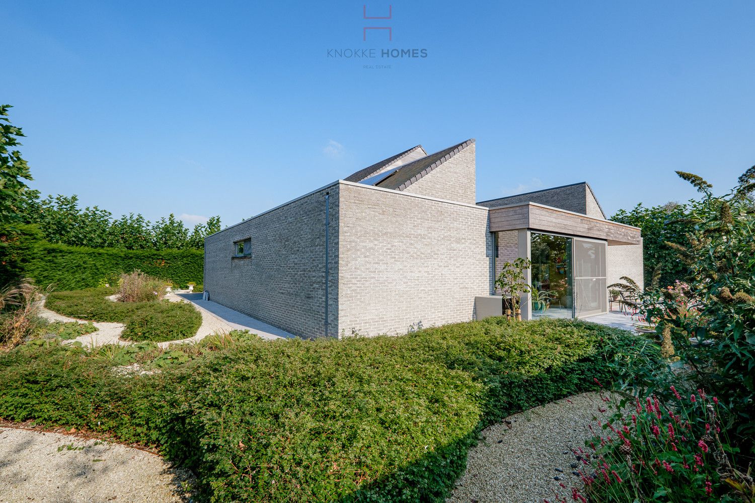 Bijzonder ruime en zeer rustig gelegen villa in Damme-Sijsele foto 2