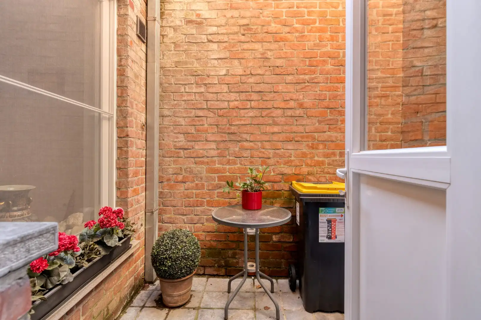 Opbrengsteigendom in hartje Tielt foto 6