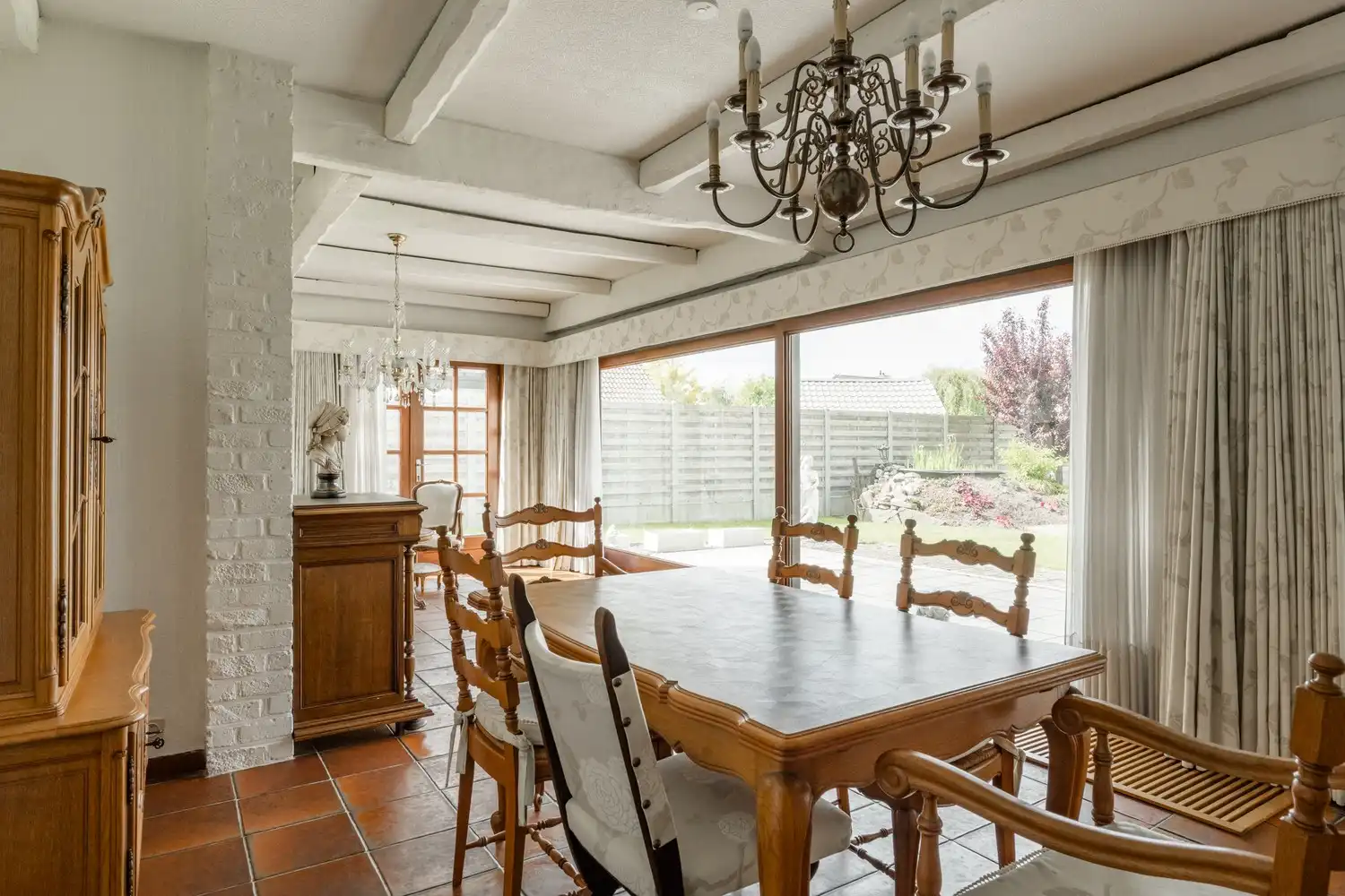 Charmante op te frissen woning van 187 m² op een toplocatie in Pelt! foto 13