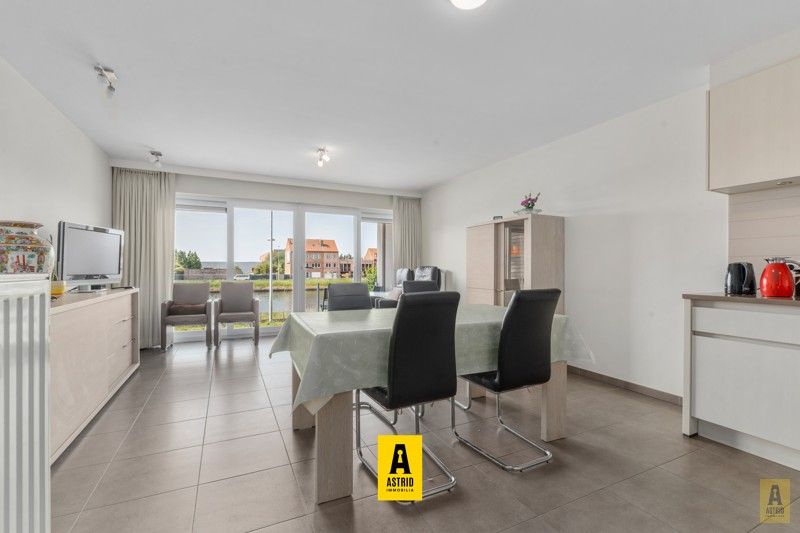 Instapklaar appartement met ruim terrassen en private garage! foto 7