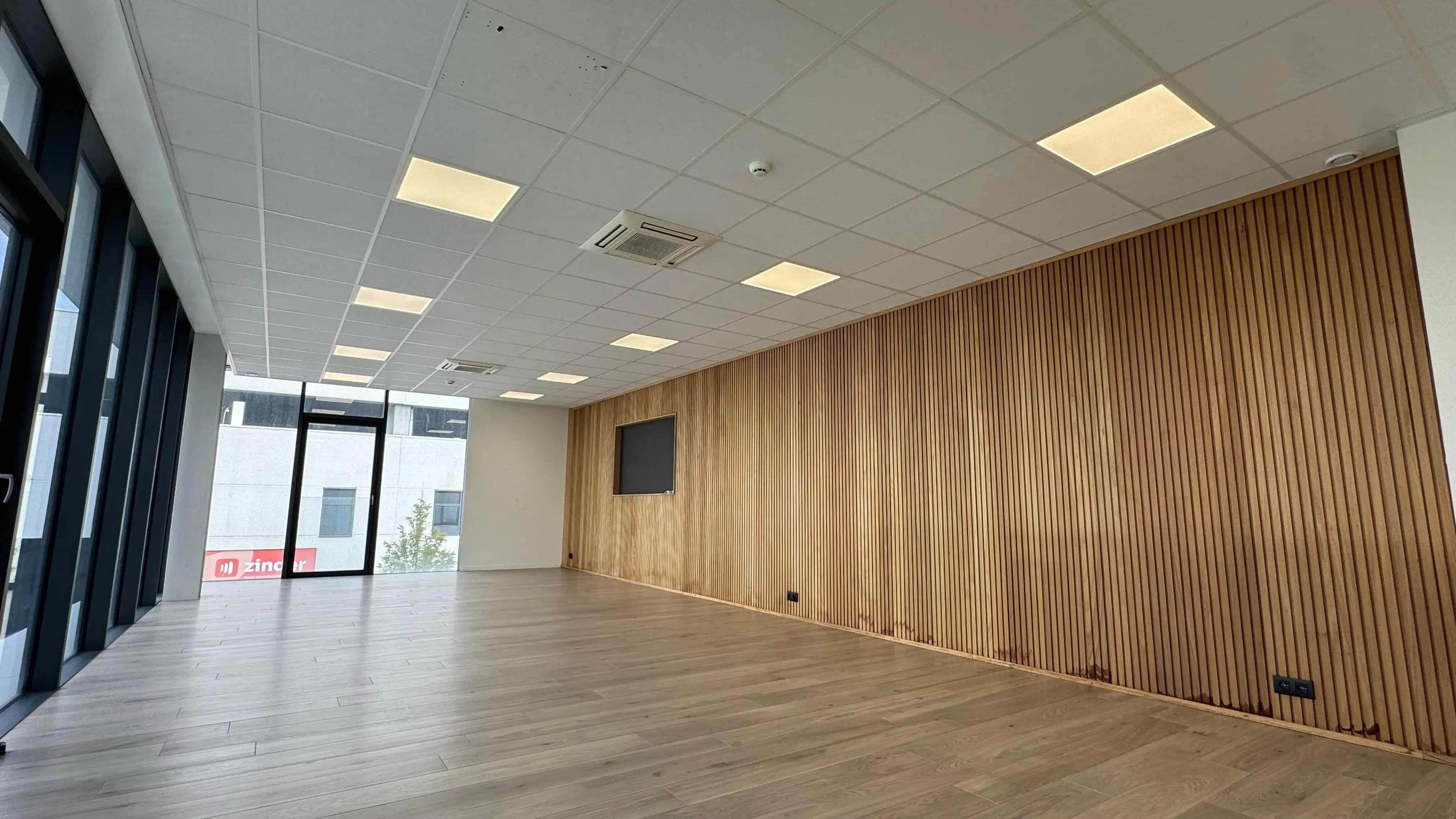 Standingvol bedrijfsgebouw foto 5