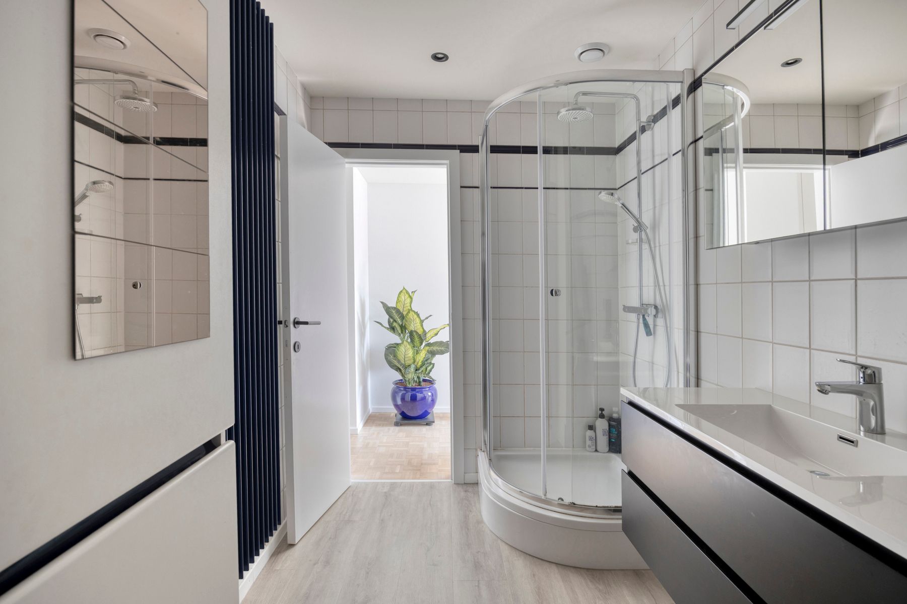 Perfect onderhouden eigendom, ideaal combinatie wonen/werk foto 17