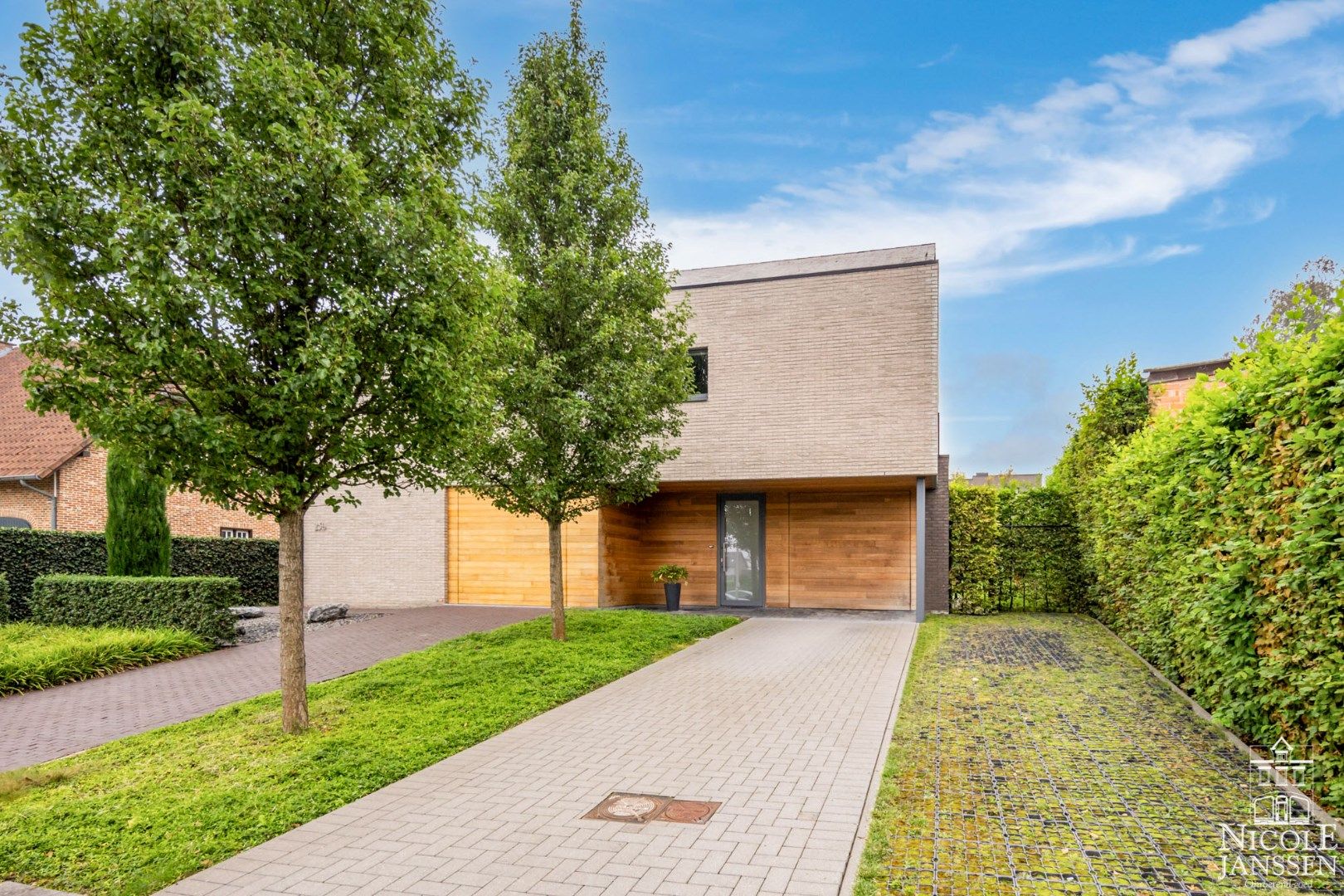 Moderne halfopen nieuwbouwwoning met drie slaapkamers  foto 2