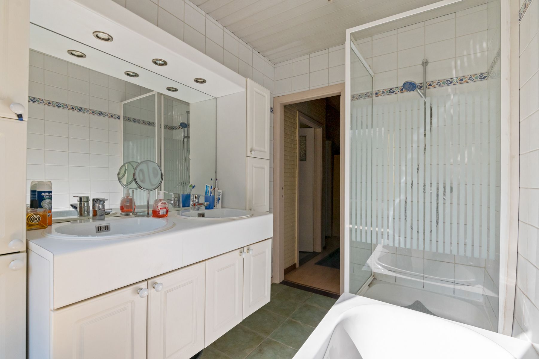 Rijwoning met 3 slaapkamers en tuin nabij Sint-Augustinus Ziekenhuis foto 7