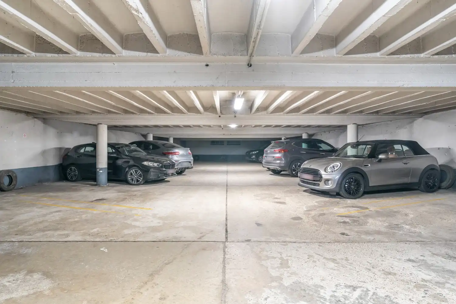 Centraal gelegen en overdekte autostaanplaats gelegen in een afgesloten parkeerverdiep te centrum Leuven! foto 2