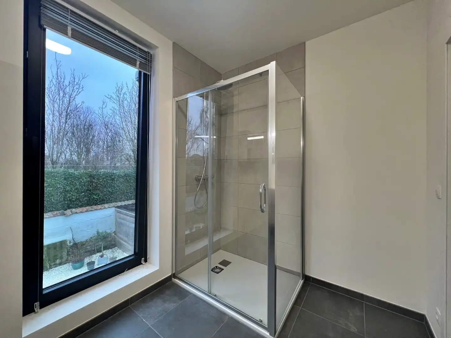 Ruim en energiezuinig 3-slaapkamerappartement in Lovendegem 🌿 foto 13