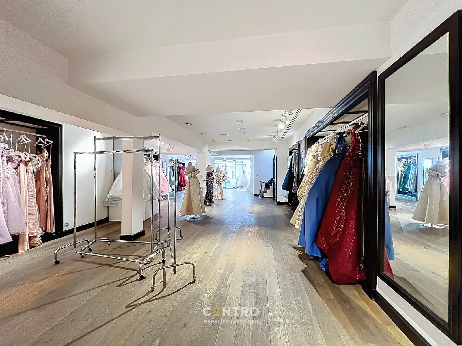 Handelspand met uitstraling (420 m² winkelruimte + extra stockruimte) te huur op topligging in OOSTSTRAAT, Roeselare. foto 13