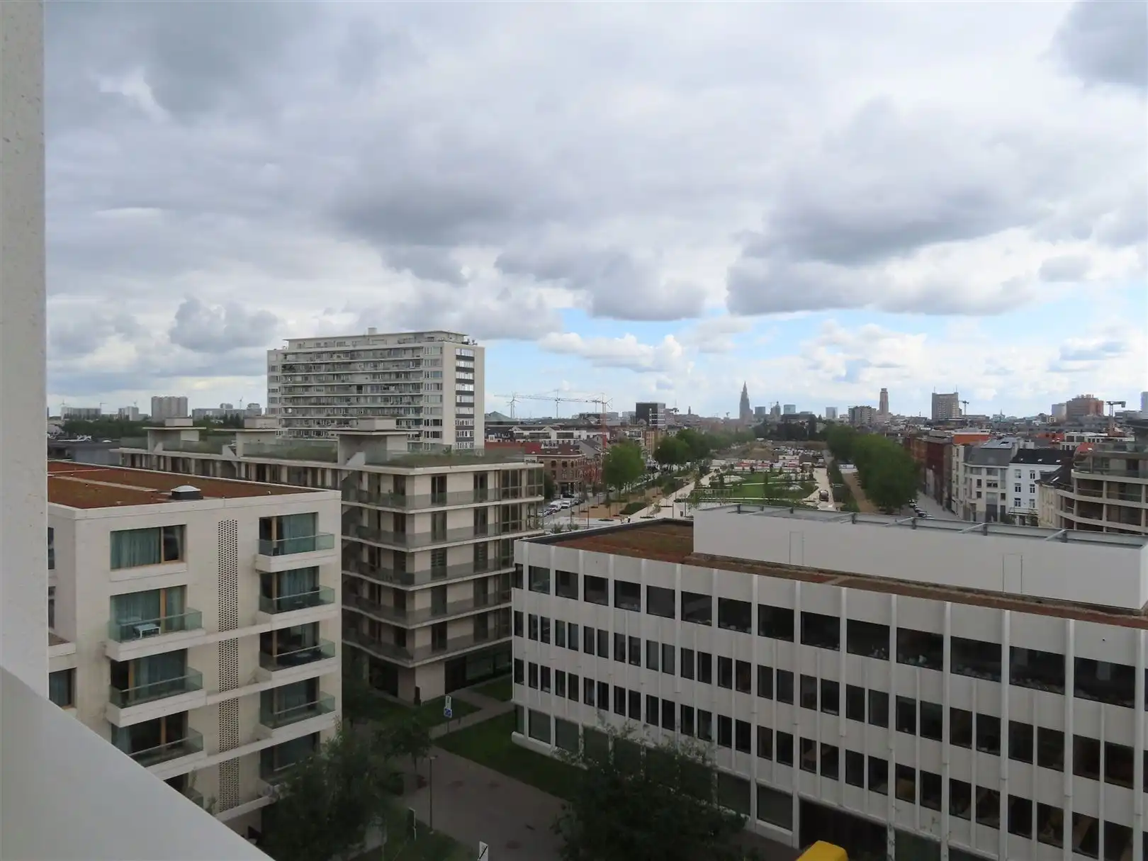 Gemeubelde studio met terras op het Nieuw Zuid!   foto 12