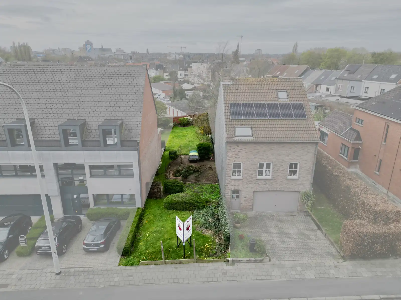 Centraal gelegen bouwgrond voor een ruime GB! foto {{pictureIndex}}