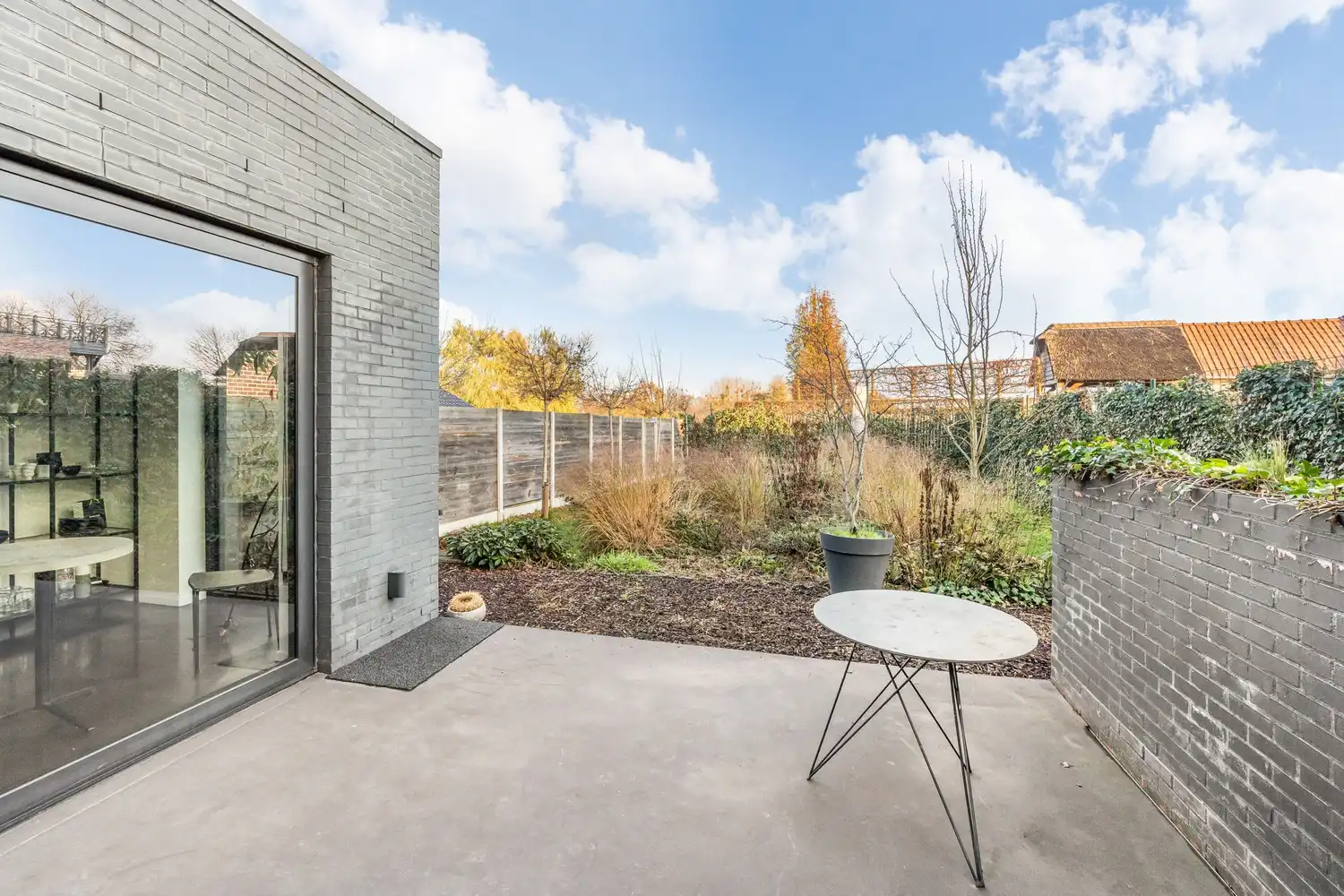 Unieke loftwoning met indrukwekkende glaspartijen en prachtige tuinbeleving! foto 9
