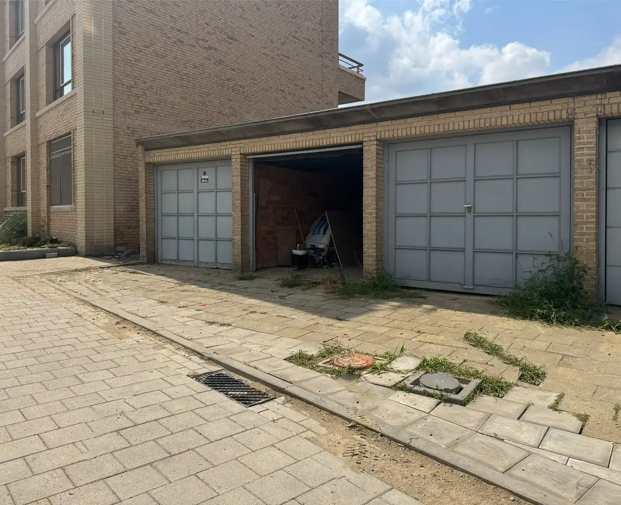 Garagebox met kantelpoort te Deurne! foto 4
