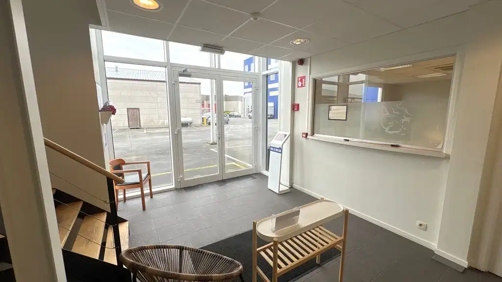 Magazijn met sociale ruimtes te huur in Industriepark-Drongen foto 18