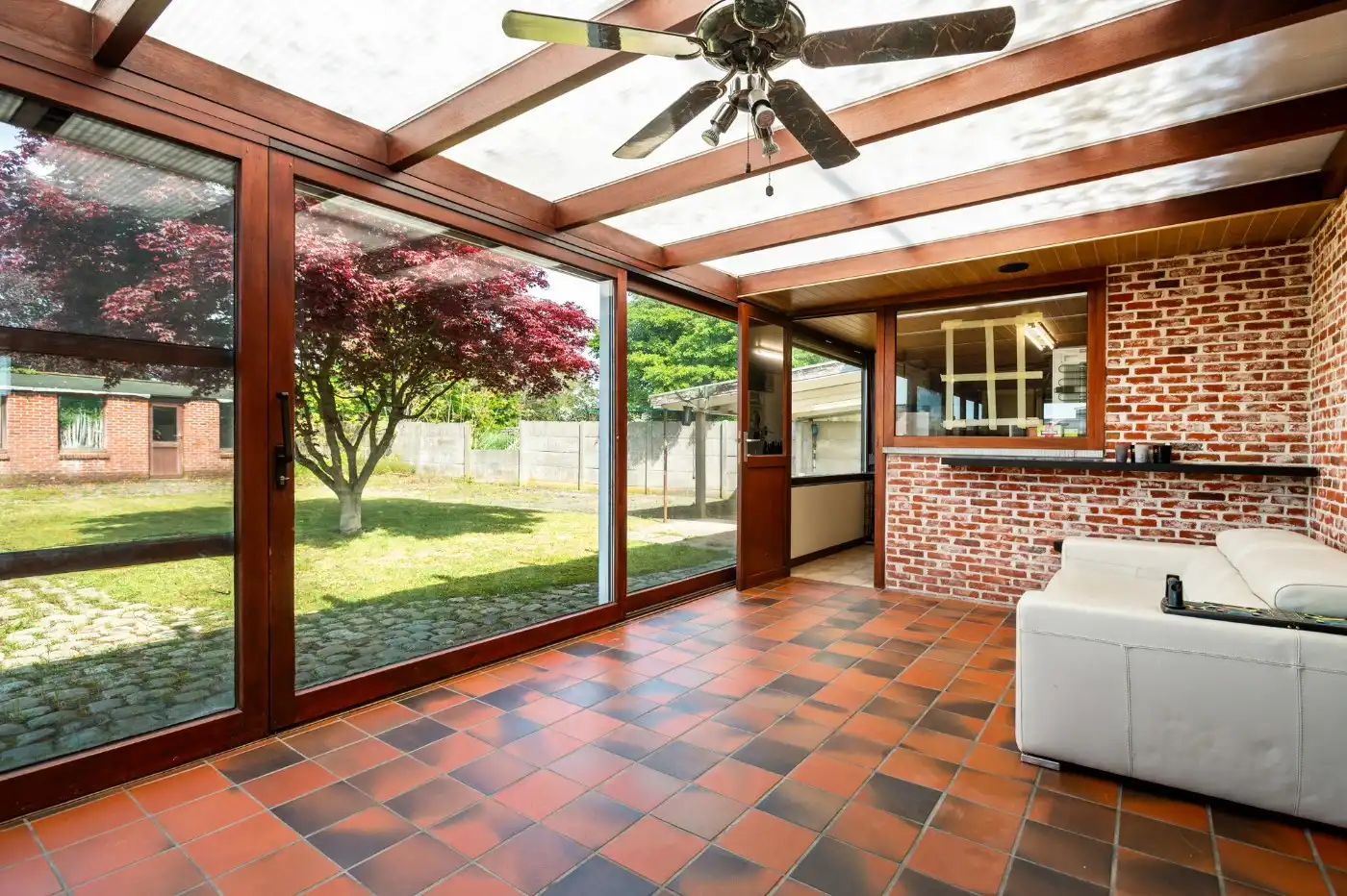 Charmante, te renoveren woning met ruime groene tuin foto 14