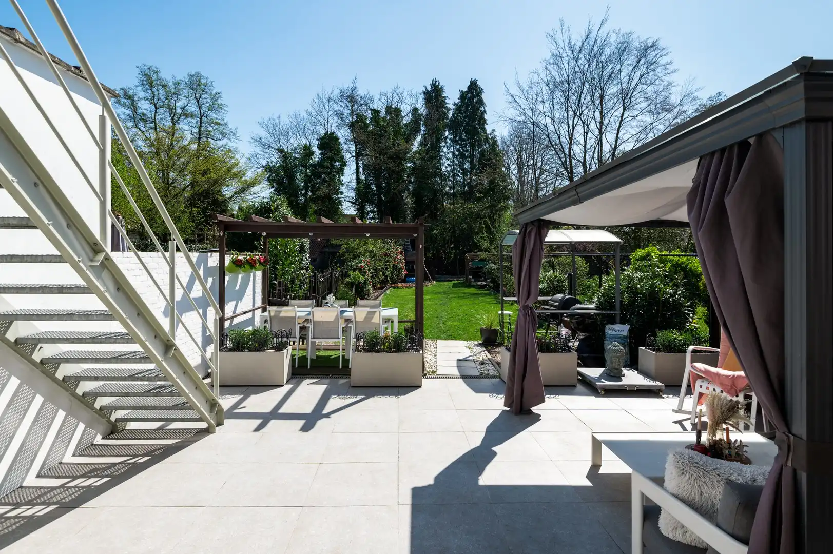 Ruime woning met tuin, polyvalente ruimte en zonnige tuin foto 14