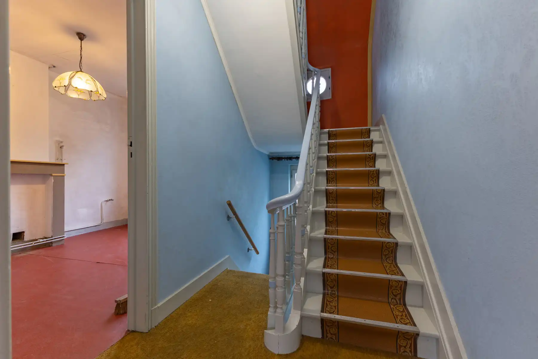 Te renoveren woning met 3 slaapkamers en garage foto 12