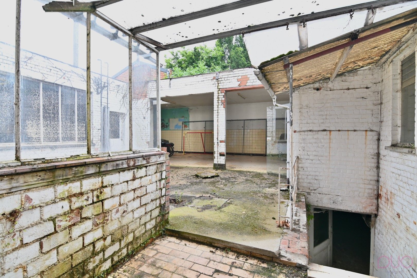 Te renoveren gelijkvloers appartement met 2 slaapkamers en patio foto 9