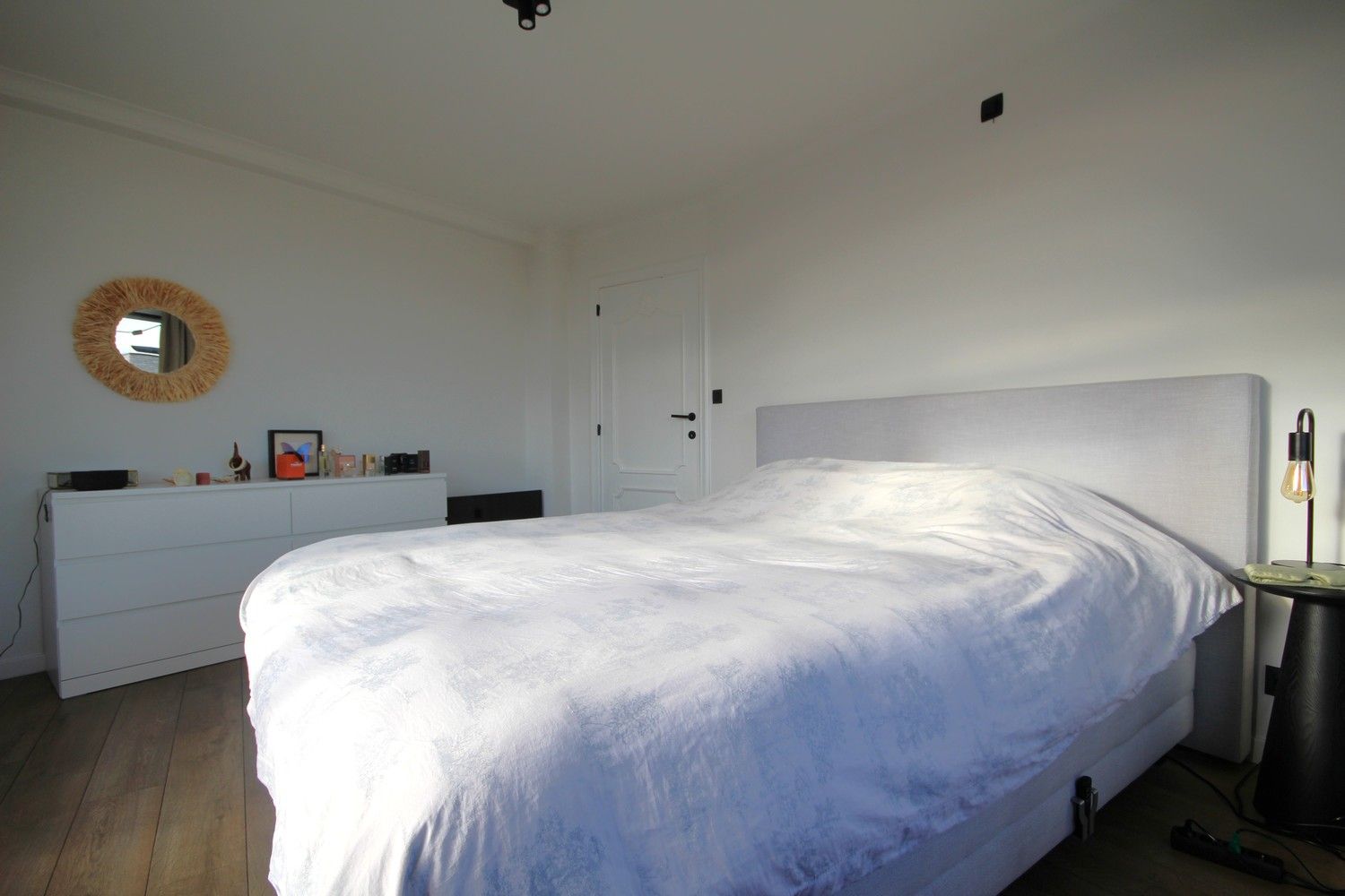 Vernieuwd appartement met 2 slaapkamers, garage en kelder in het centrum foto 4