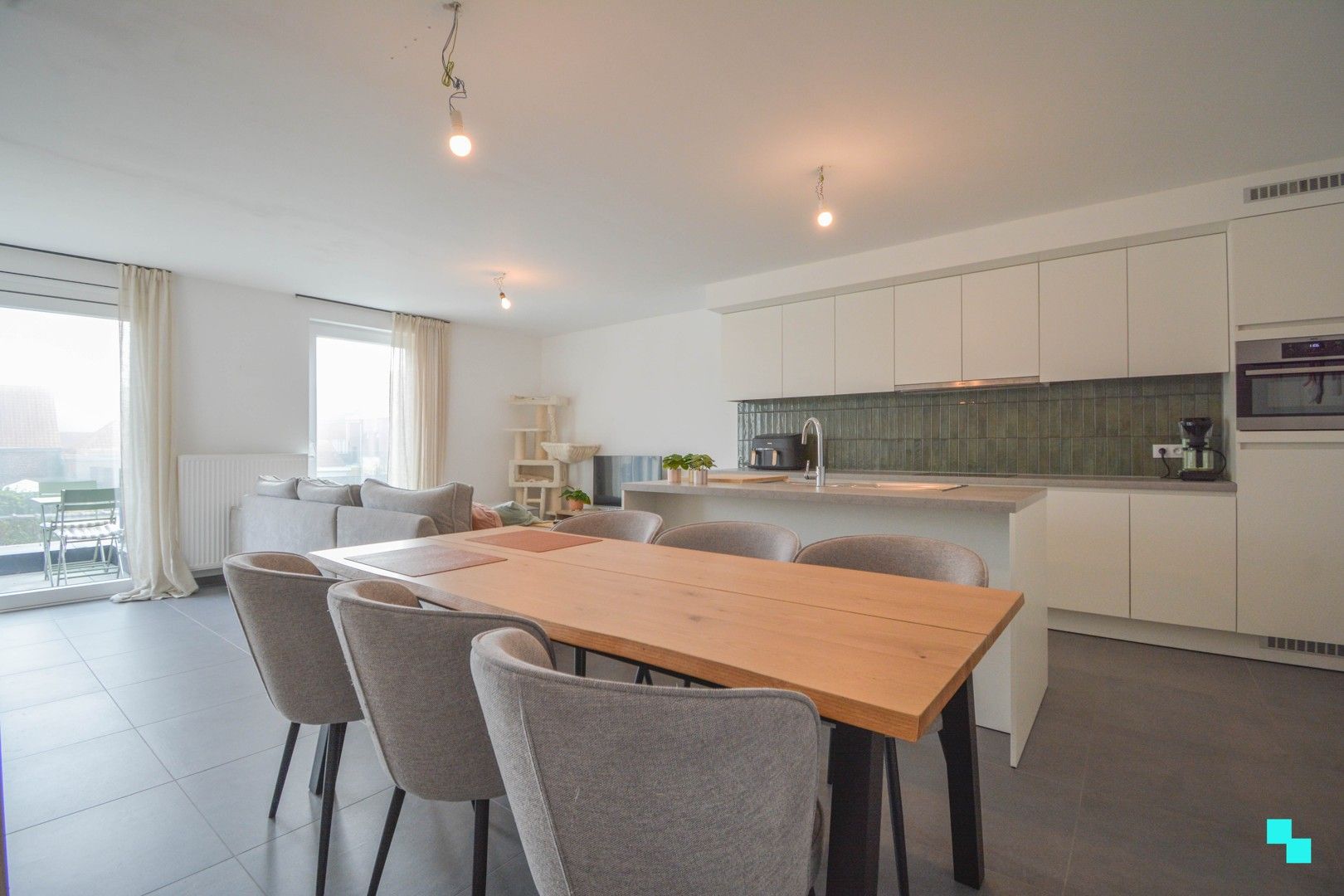 Aantrekkelijk appartement pal in het centrum van Hooglede foto 3