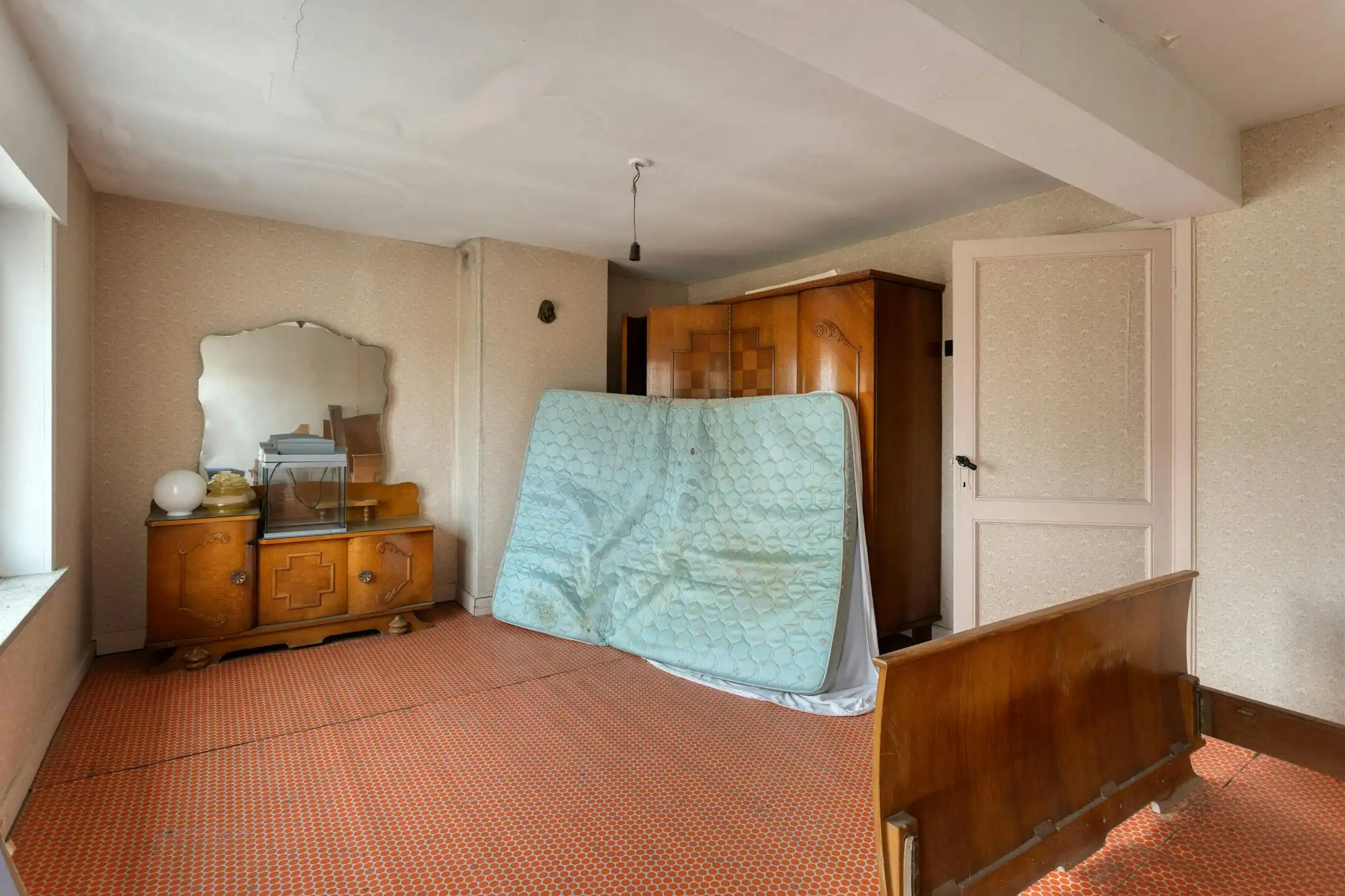 Ruime woning met tuin en garage op 380m² te Leisele. foto 20