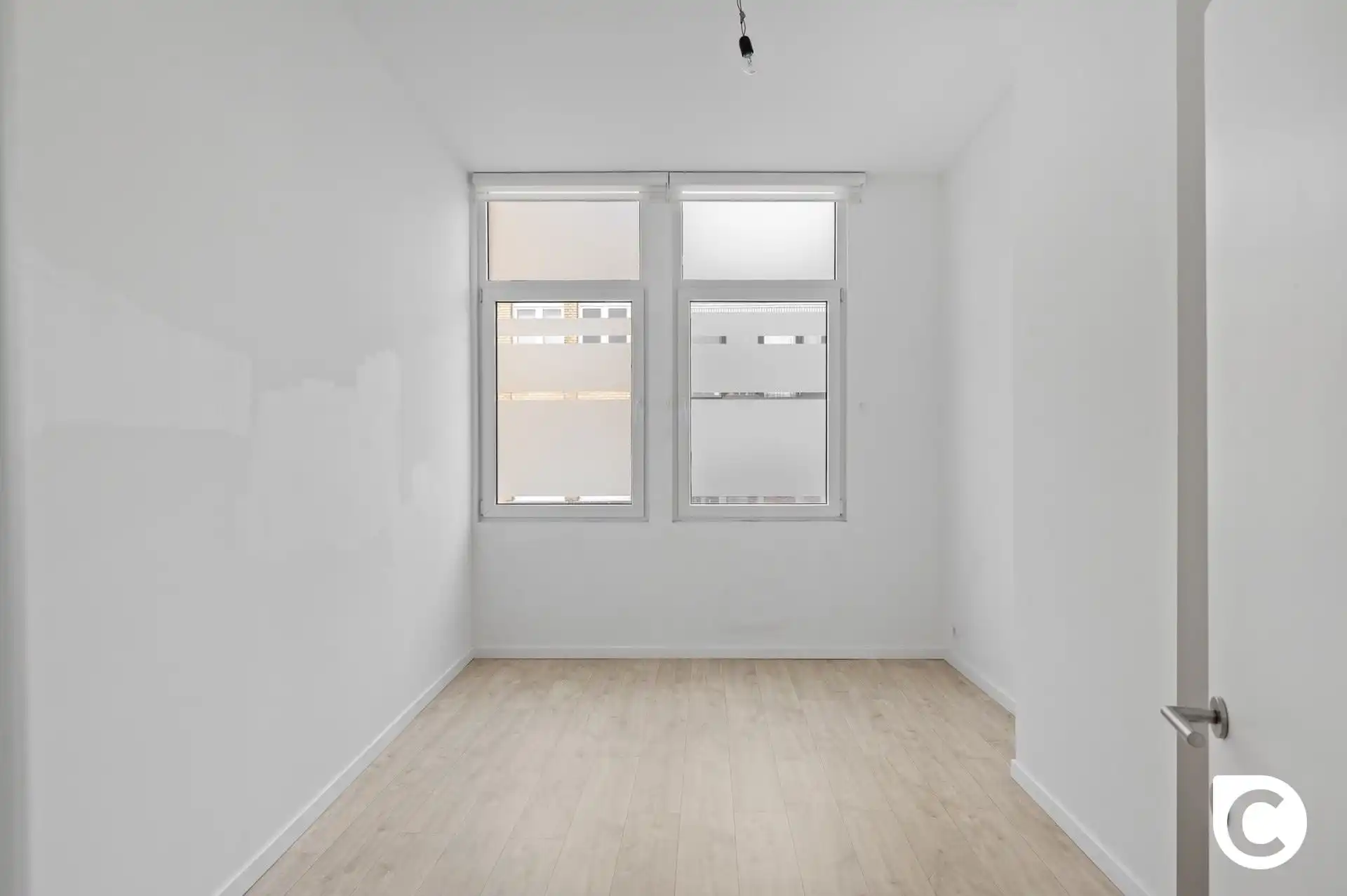 Handelsgelijkvloers met duplex 2 slpk app op toplocatie! foto 12