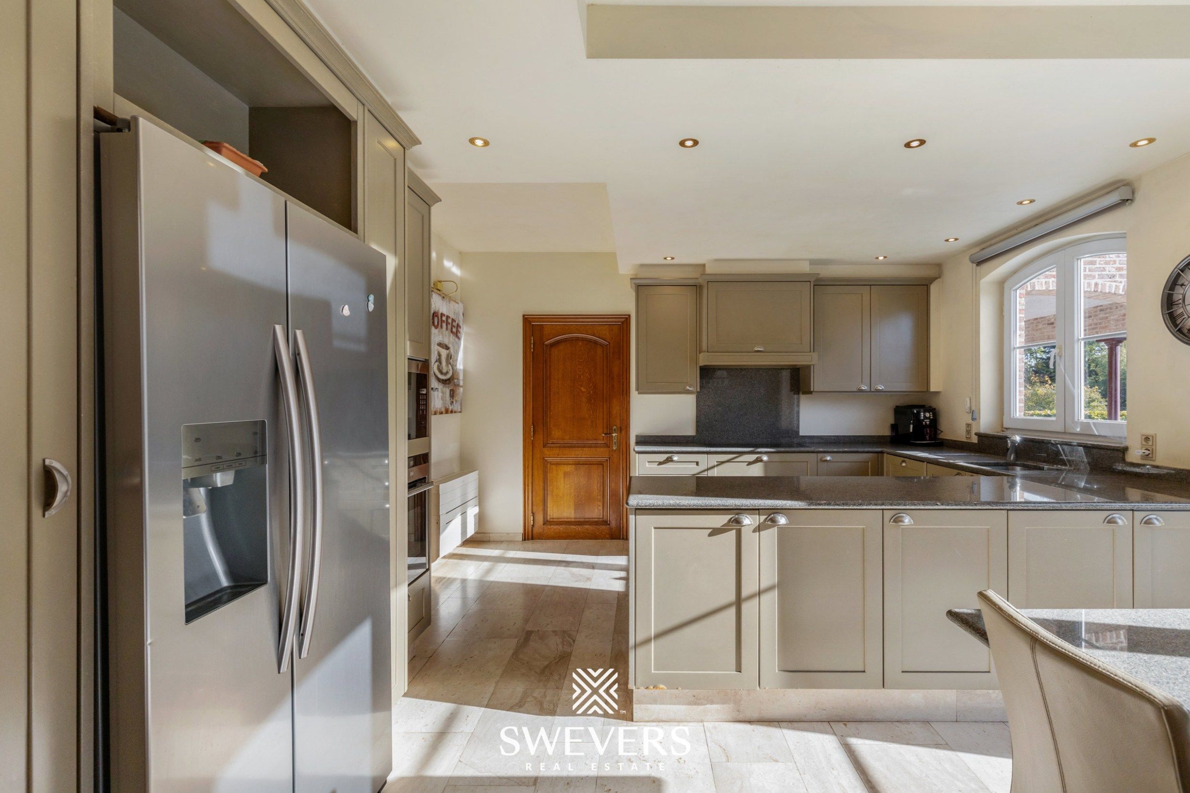 Ruime gezinswoning (282m²) met 4 slaapkamers te Lummen foto 10