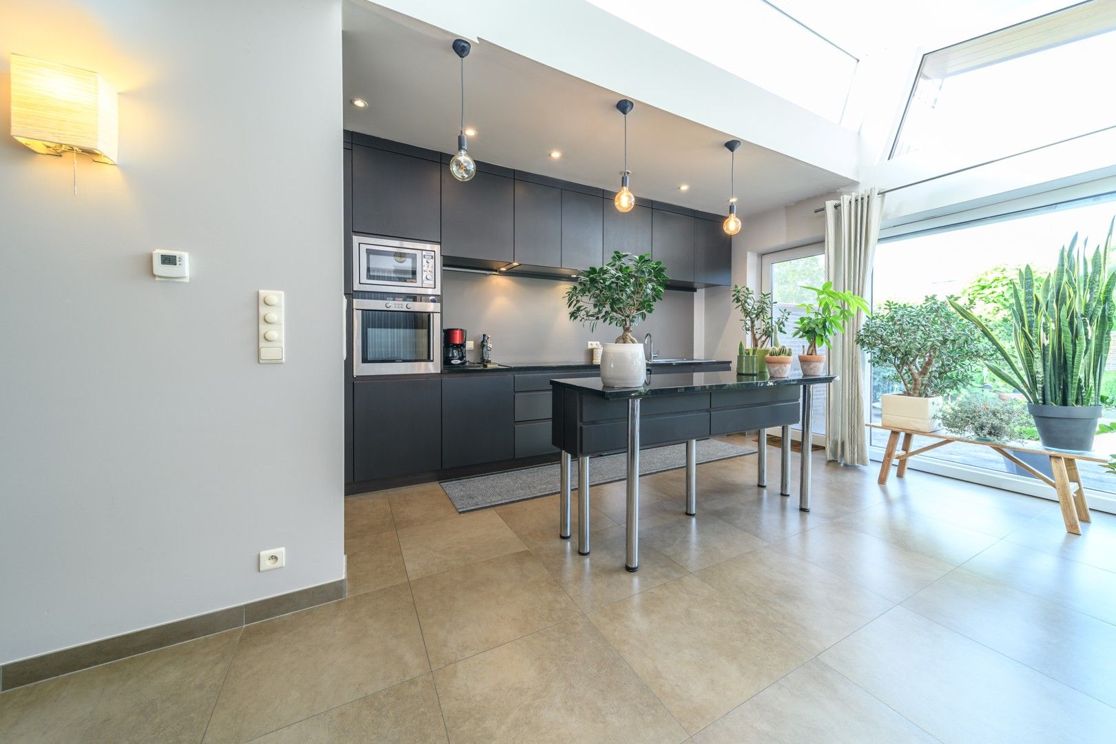 Instapklare gezinswoning met ruime tuin te Terjoden (Erembodegem) foto 7