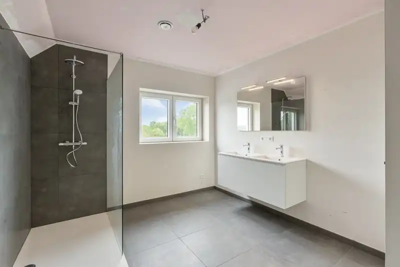 Totaal gerenoveerde woning op een perceel van 11are foto 29
