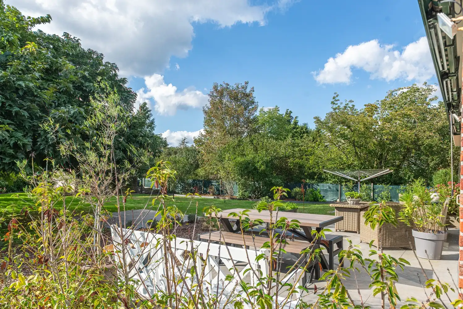 Ruime en uitstekend onderhouden gezinswoning met prachtige tuin en inpandige garage op een perceel van 1.490 m² foto 27