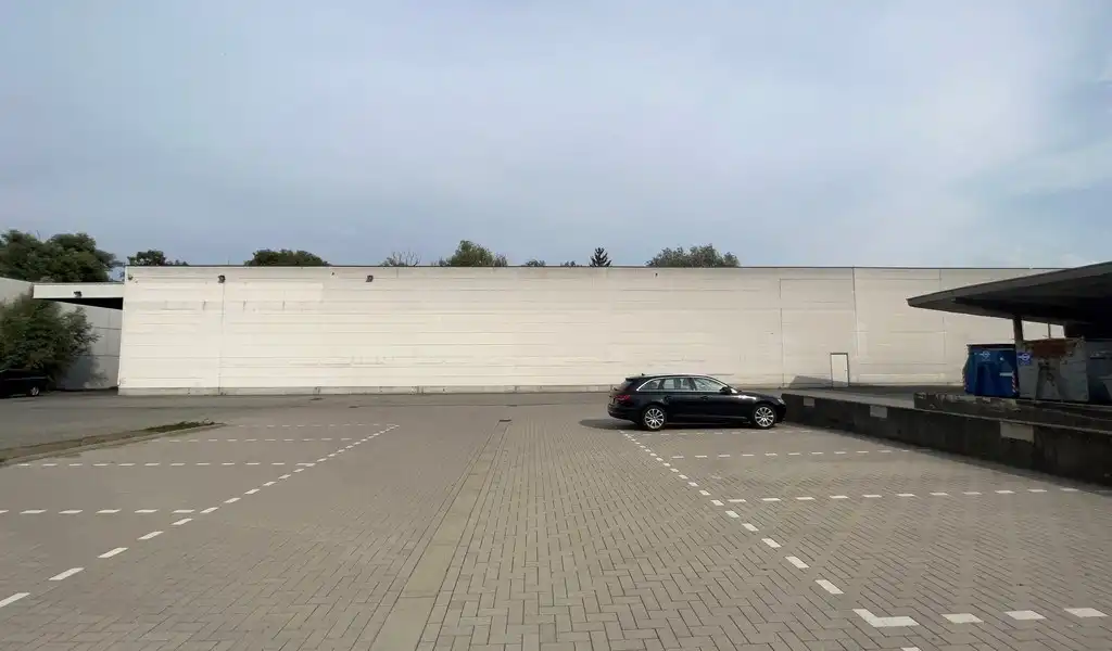 Gerenoveerd magazijn te huur aan A12 in Wilrijk foto 9
