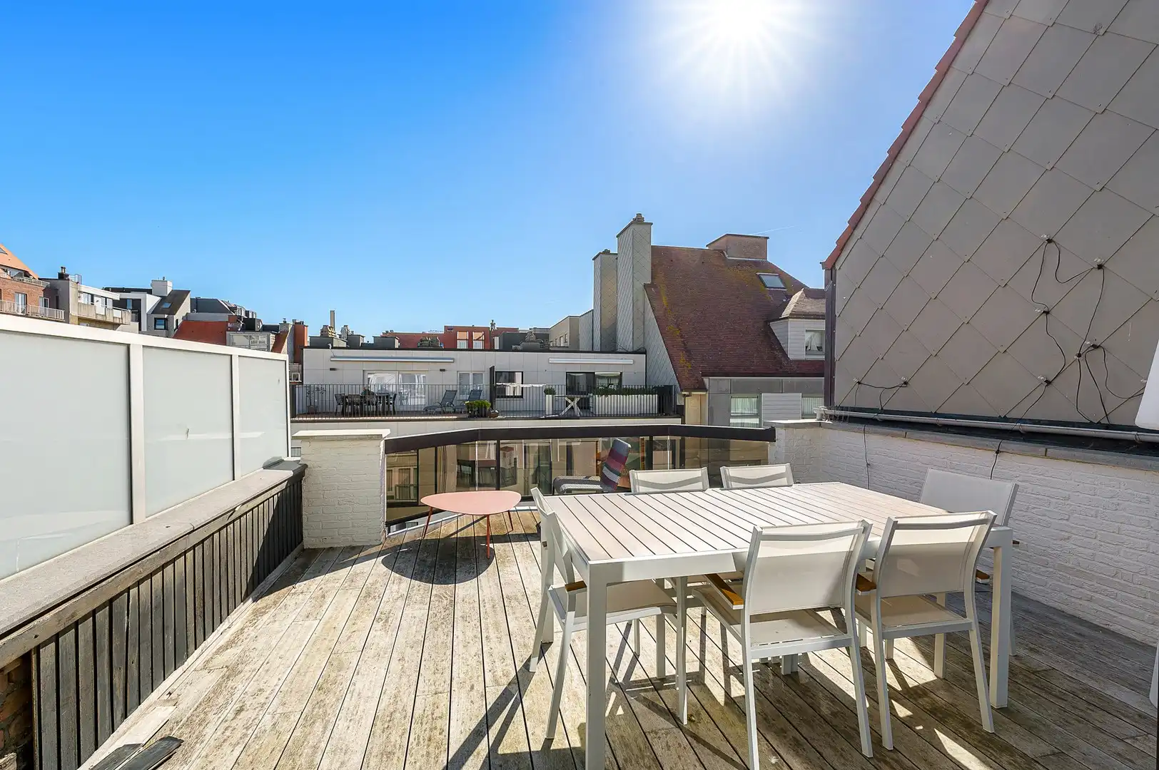 Appartement met schitterend zonneterras en zijdelings zeezicht vlakbij het Driehoeksplein in het Zoute. foto 4