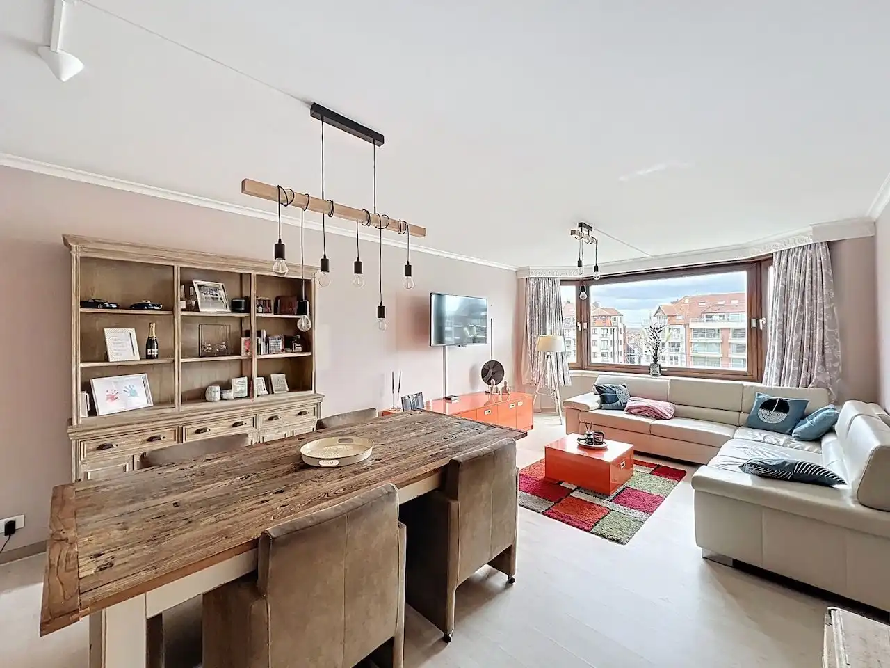 Verzorgd en uitstekend gelegen 2-slaapkamerappartement op de Graaf d’Ursellaan foto 6