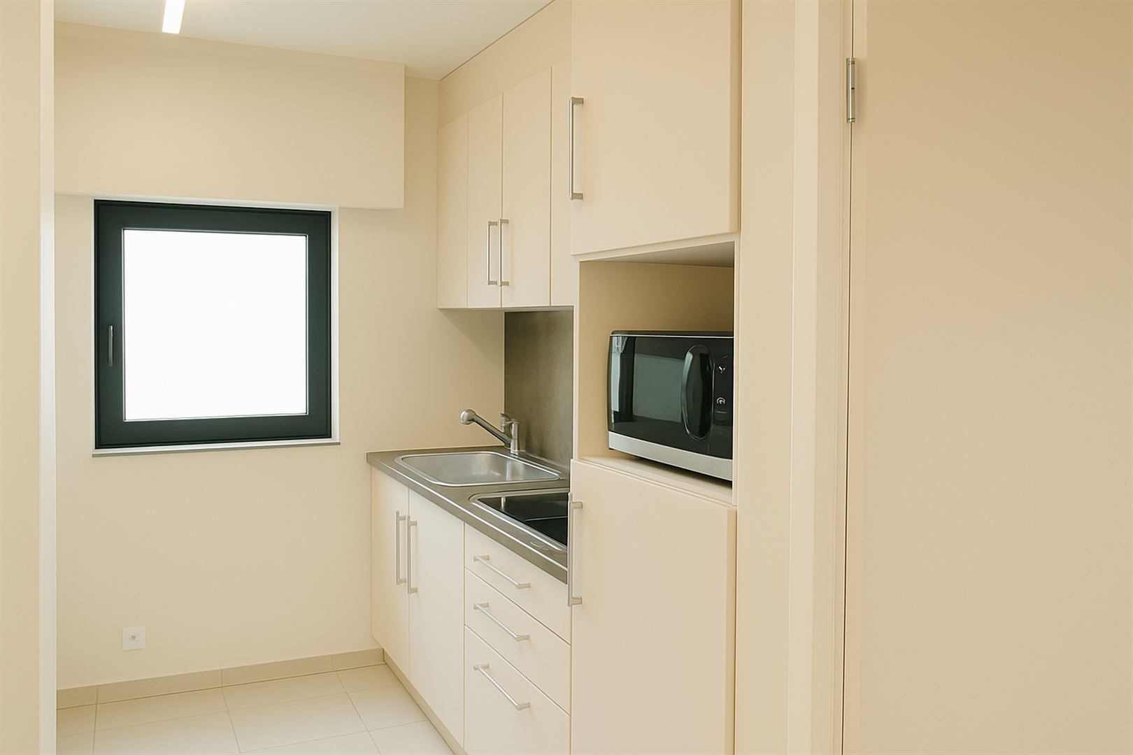 Uniek kantoorgebouw met duplex appartement te koop foto 11