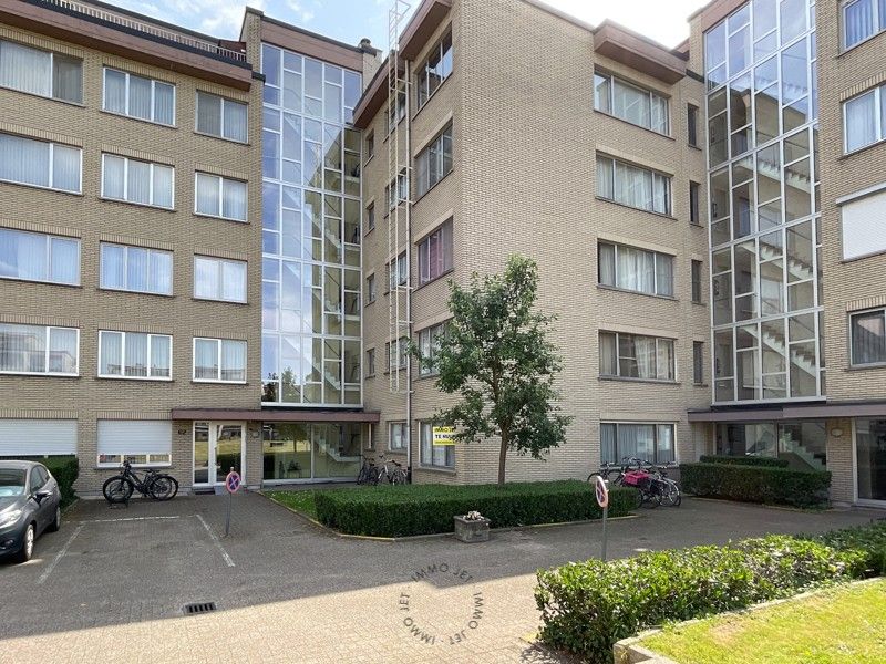 Gelijkvloers appartement met twee slaapkamers in het hartje van Beveren foto {{pictureIndex}}