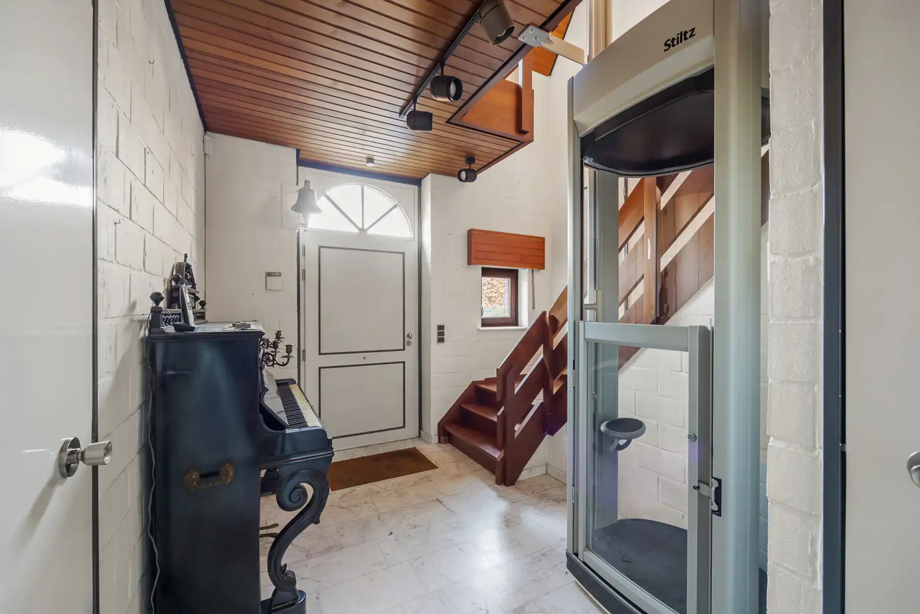 Te renoveren villa op ca.1005 m² met uniek vrij uitzicht foto 10