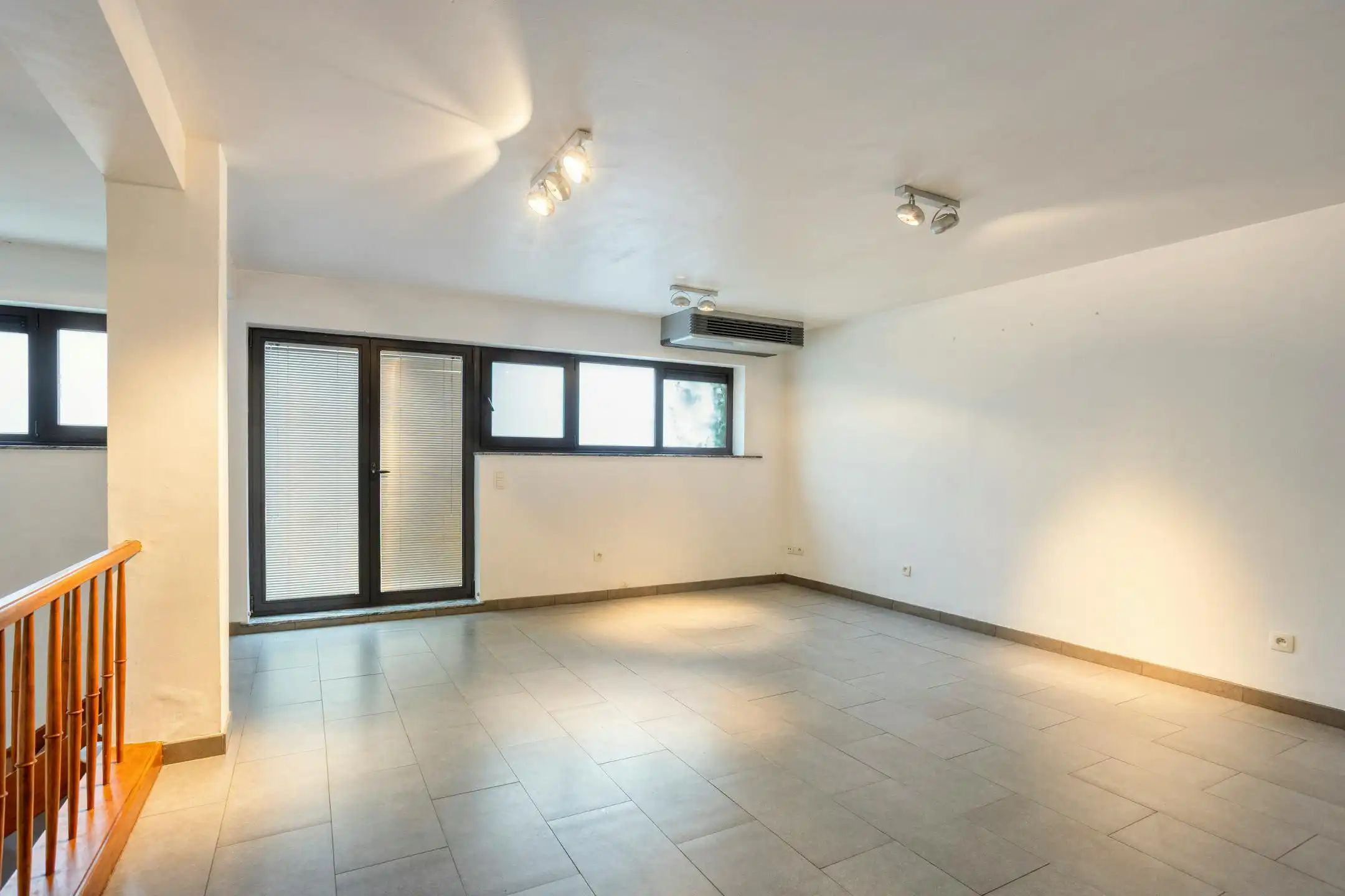 Driegevelwoning met extra studio/kantoor of praktijk, op een toplocatie in het centrum van Grimbergen! foto 16