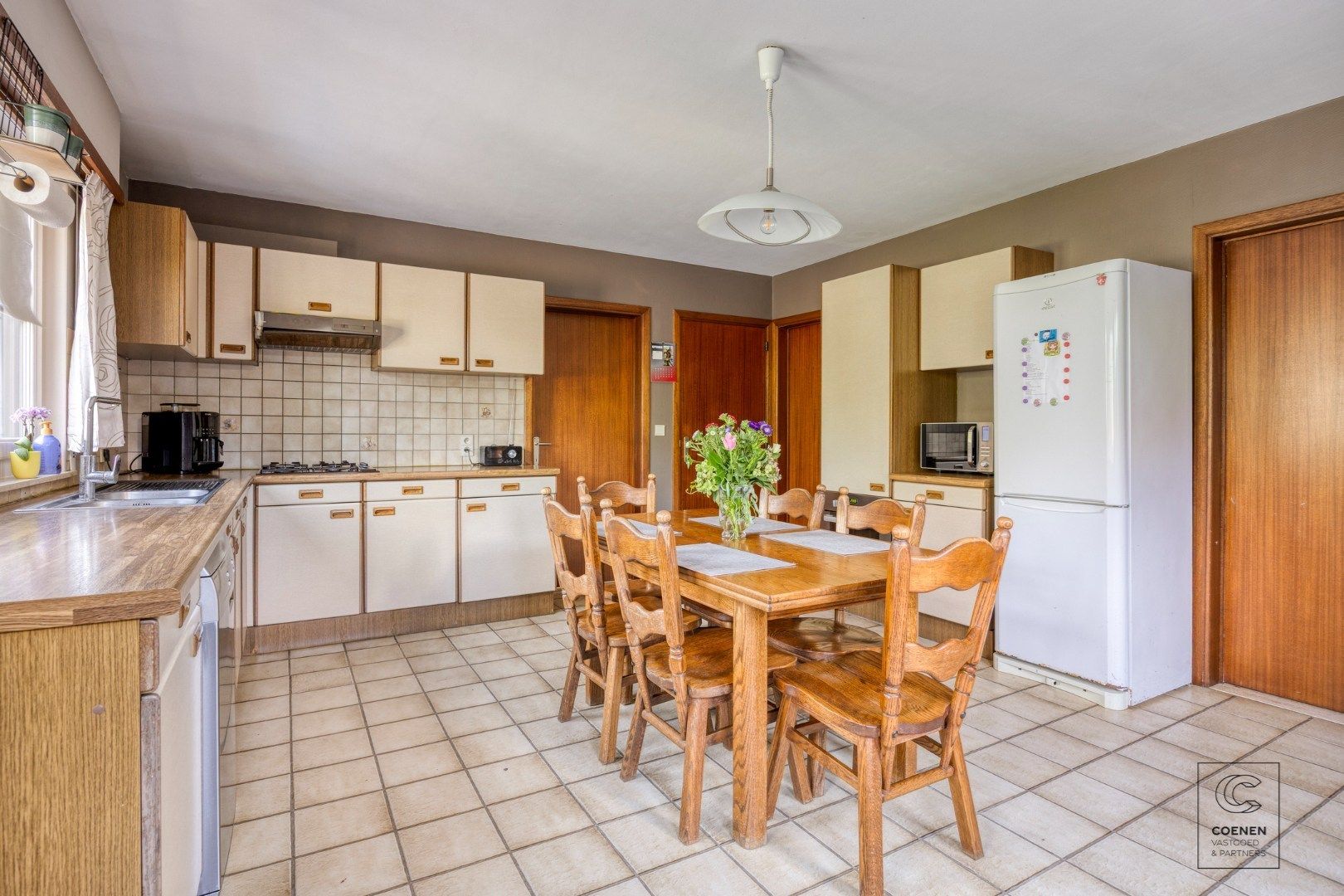 Ruime woning met 4 slaapkamers op een rustige ligging te Hoogstraten! foto 13