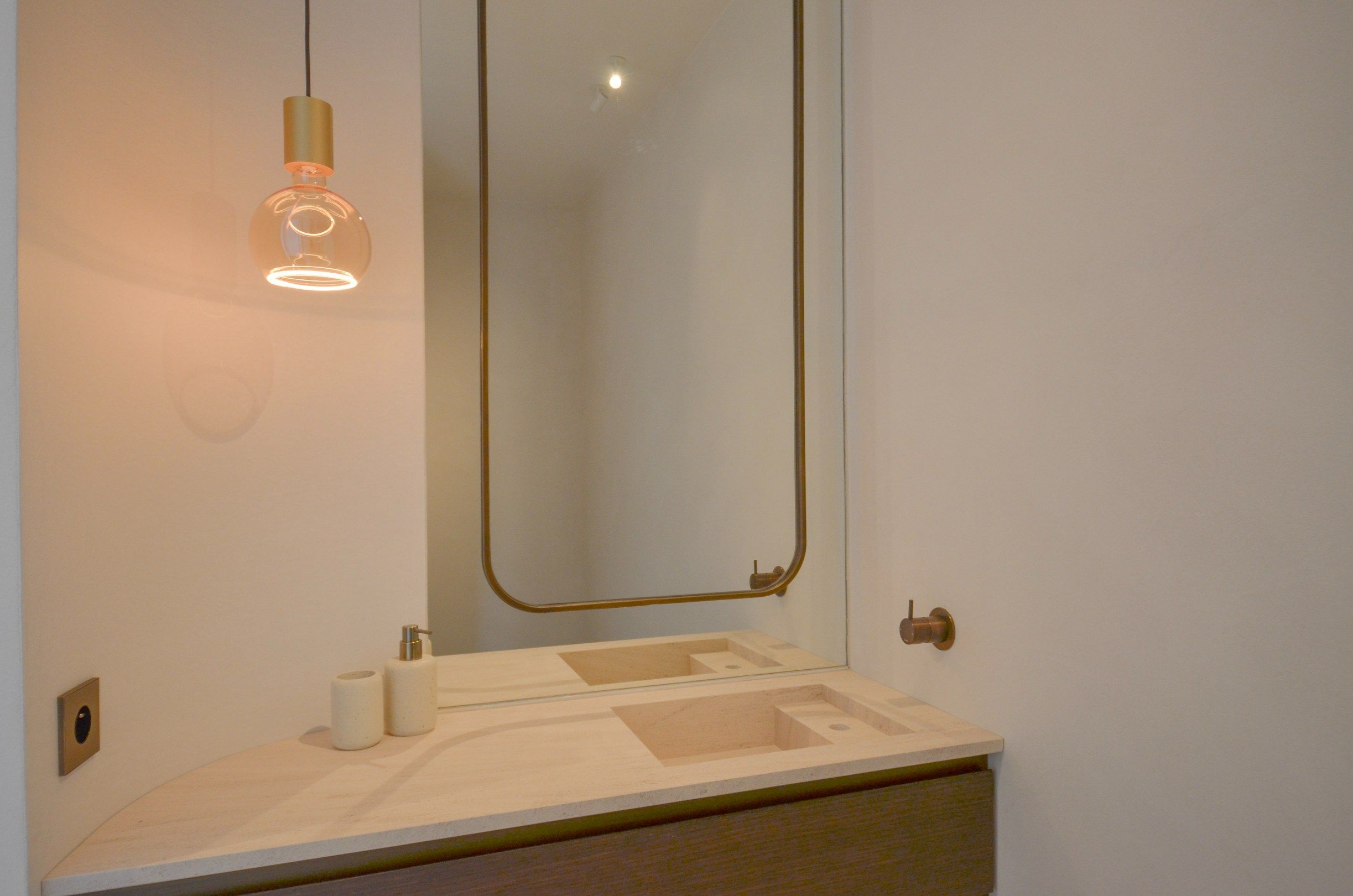 Uitzonderlijk gerenoveerd appartement met frontaal zeezicht in het Zoute. foto 30