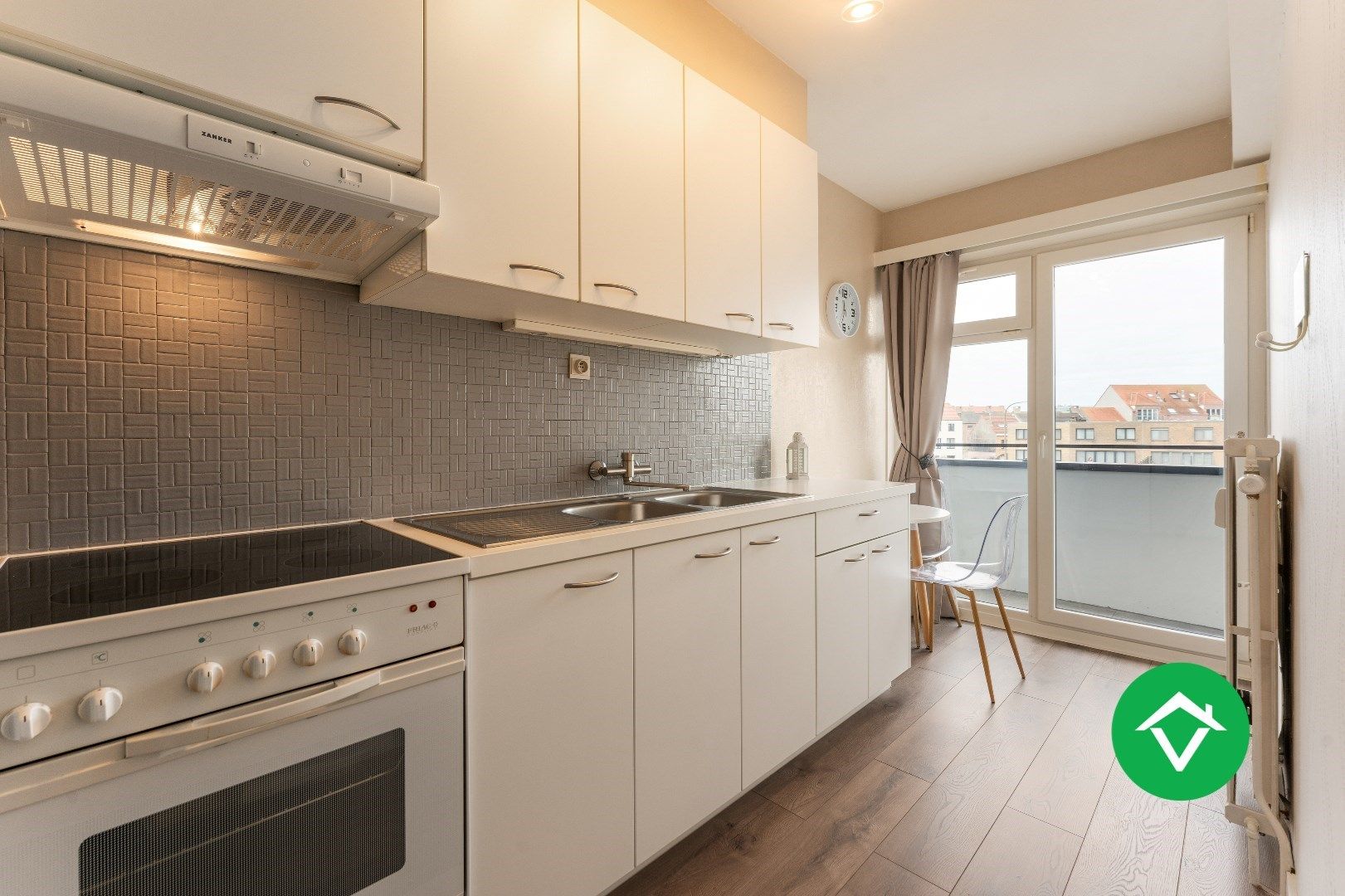 Instapklaar tweeslaapkamerappartement - jouw nieuwe thuis wacht in Bredene! foto 7