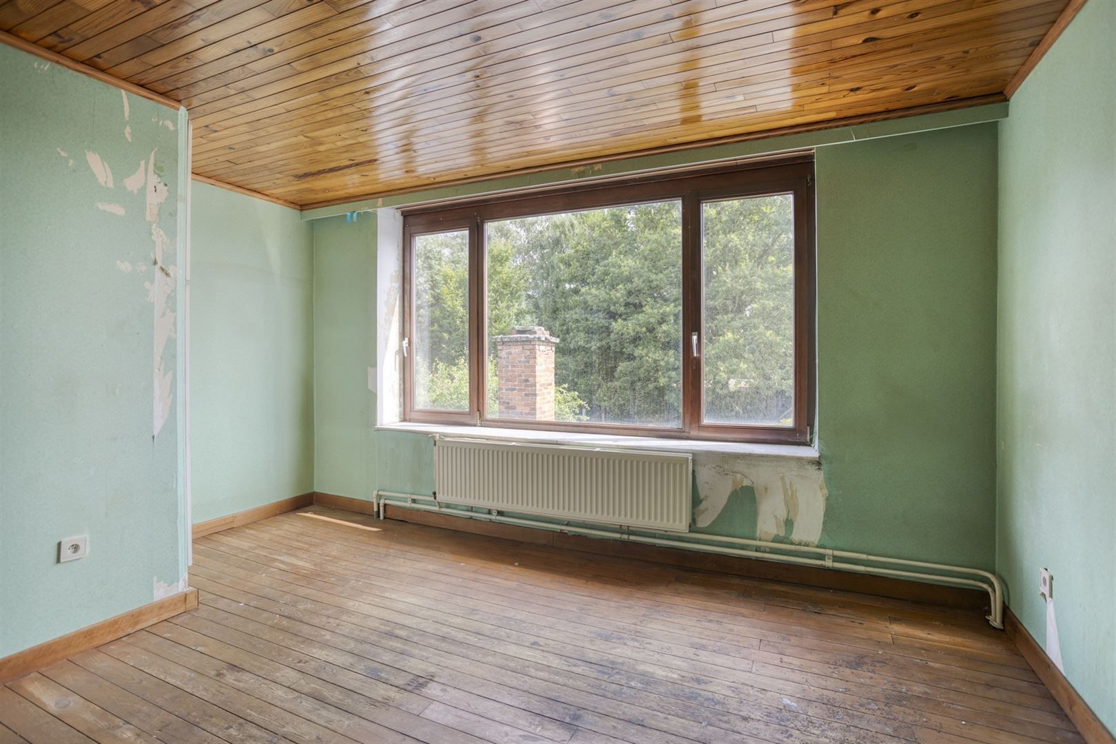 TE KOOP: Te renoveren woning op een perceel van 11a33ca! foto 15