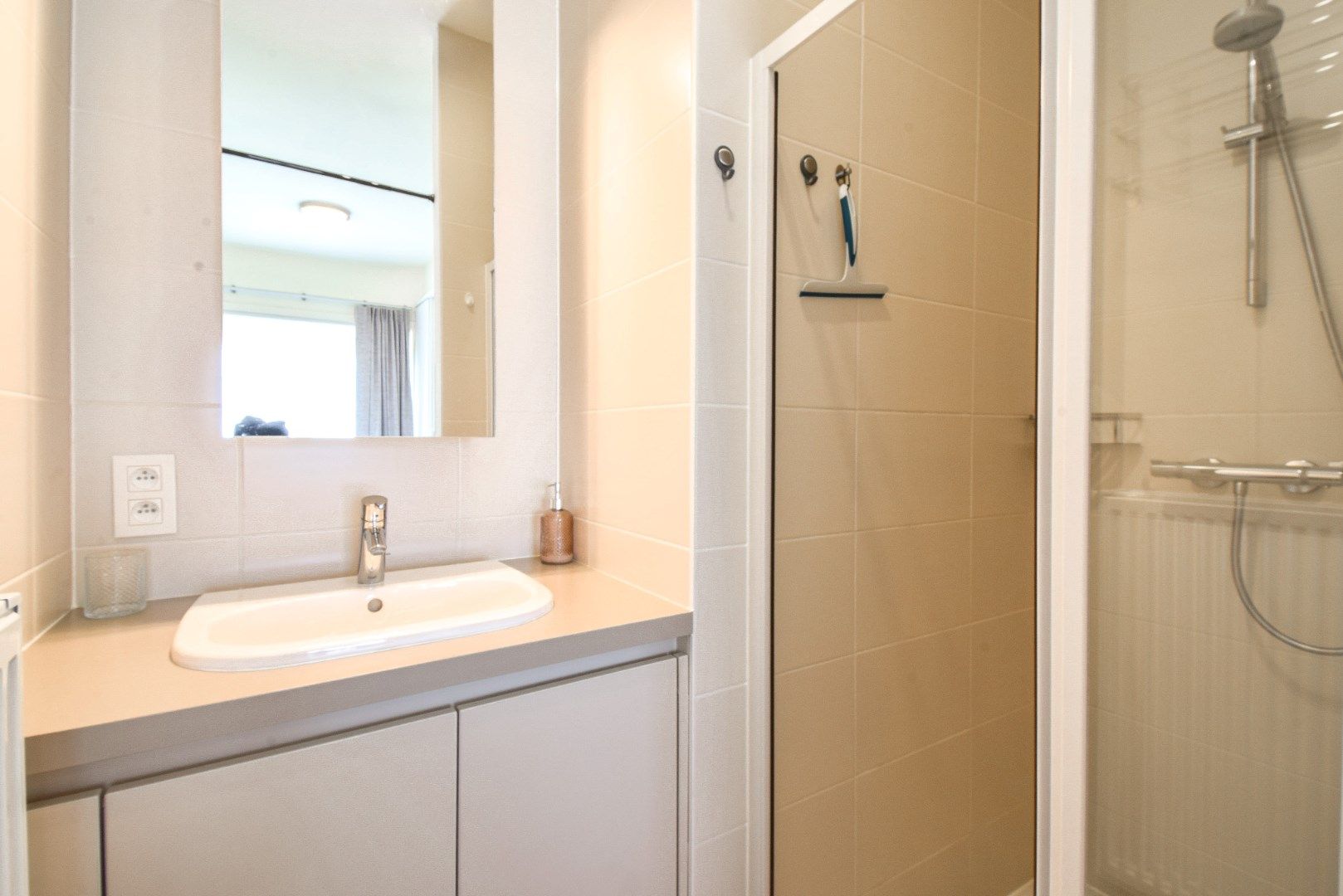 Instapklaar appartement op de zeedijk foto 7
