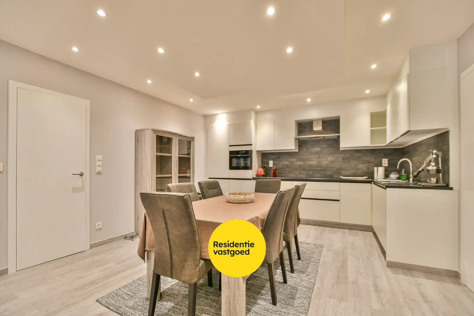 Gerenoveerd appartement met 2 slaapkamers te koop op toplocatie te Blankenberge!  foto 4