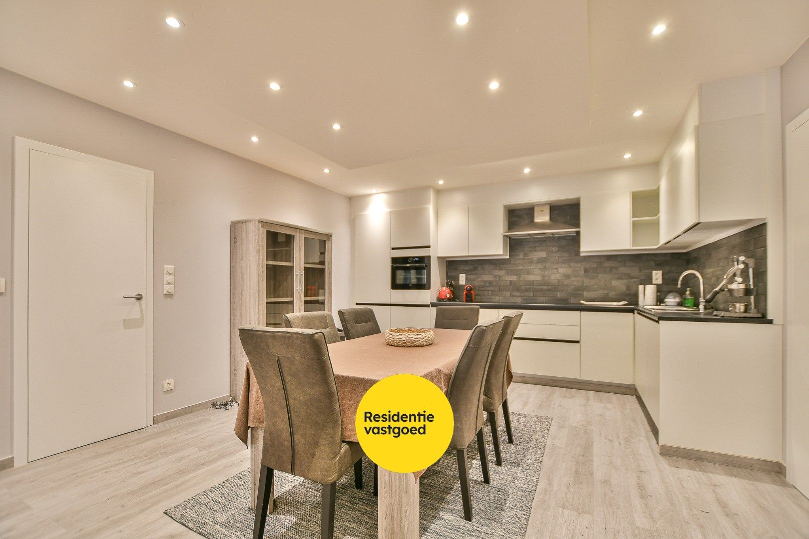 Gerenoveerd appartement met 2 slaapkamers te koop op toplocatie te Blankenberge!  foto 4