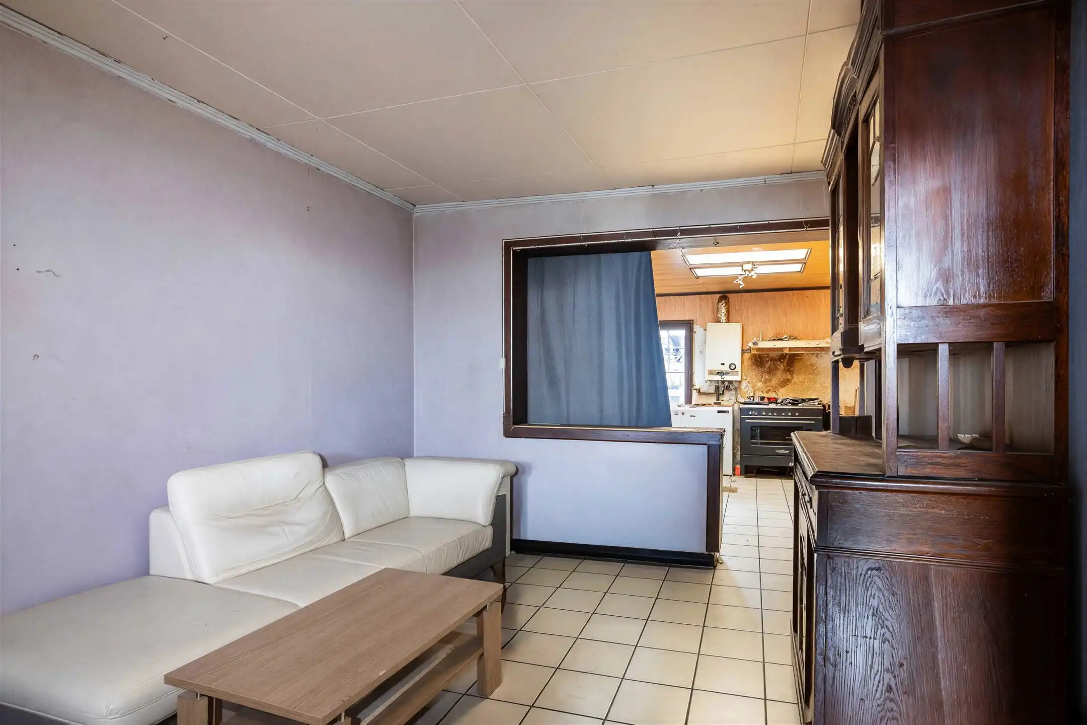 Interessante, te renoveren woning met tuin. foto 5