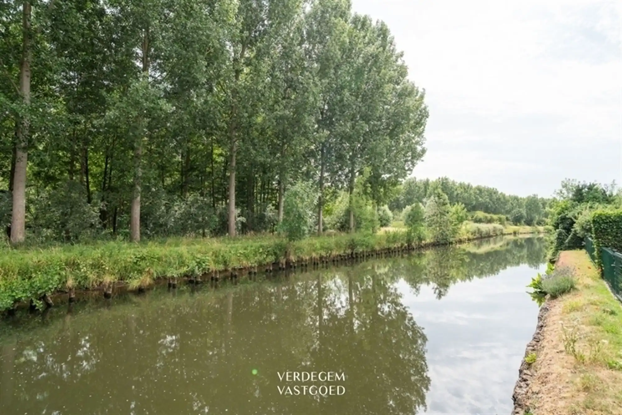 Luxueus en ruim wonen met aanlegsteiger aan de Moervaart foto 23