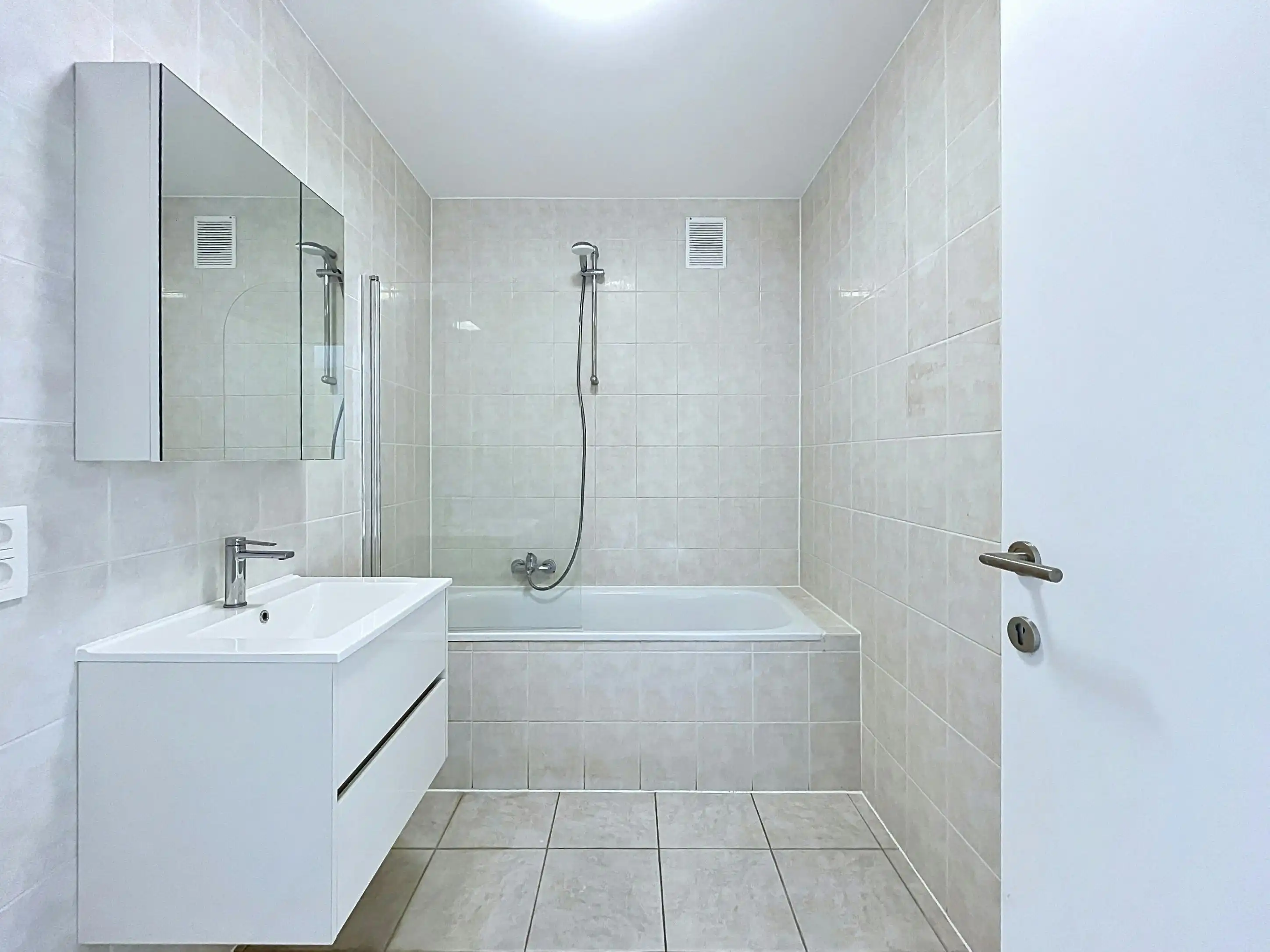 Appartement met 2 slaapkamers en terras aan station Eeklo foto 15