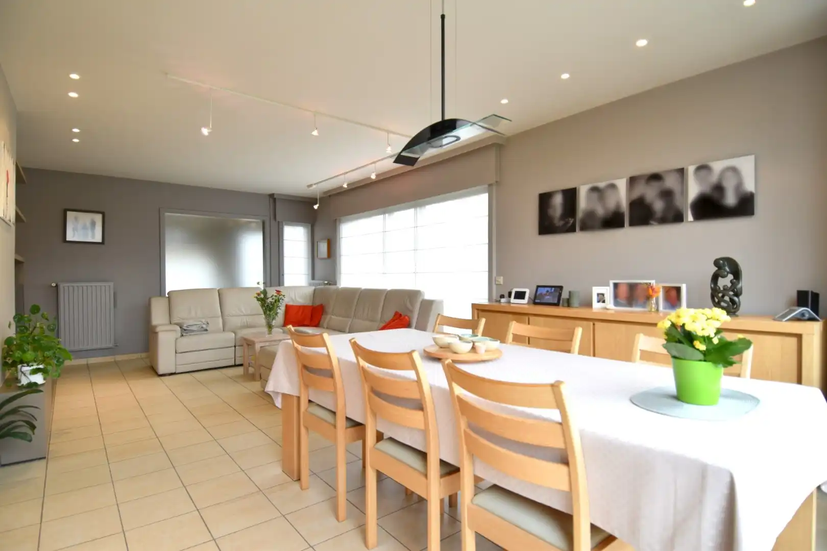 Alleenstaande woning met 4 slaapkamers en zonnige tuin te koop in residentiële buurt te Wevelgem foto 5